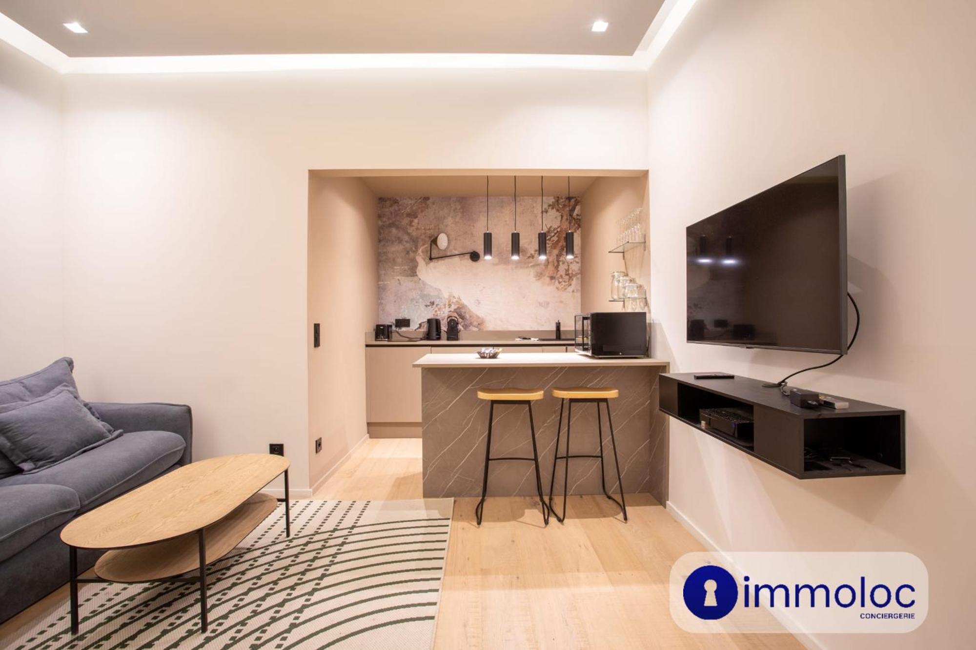 Air-conditioned In Old Nice