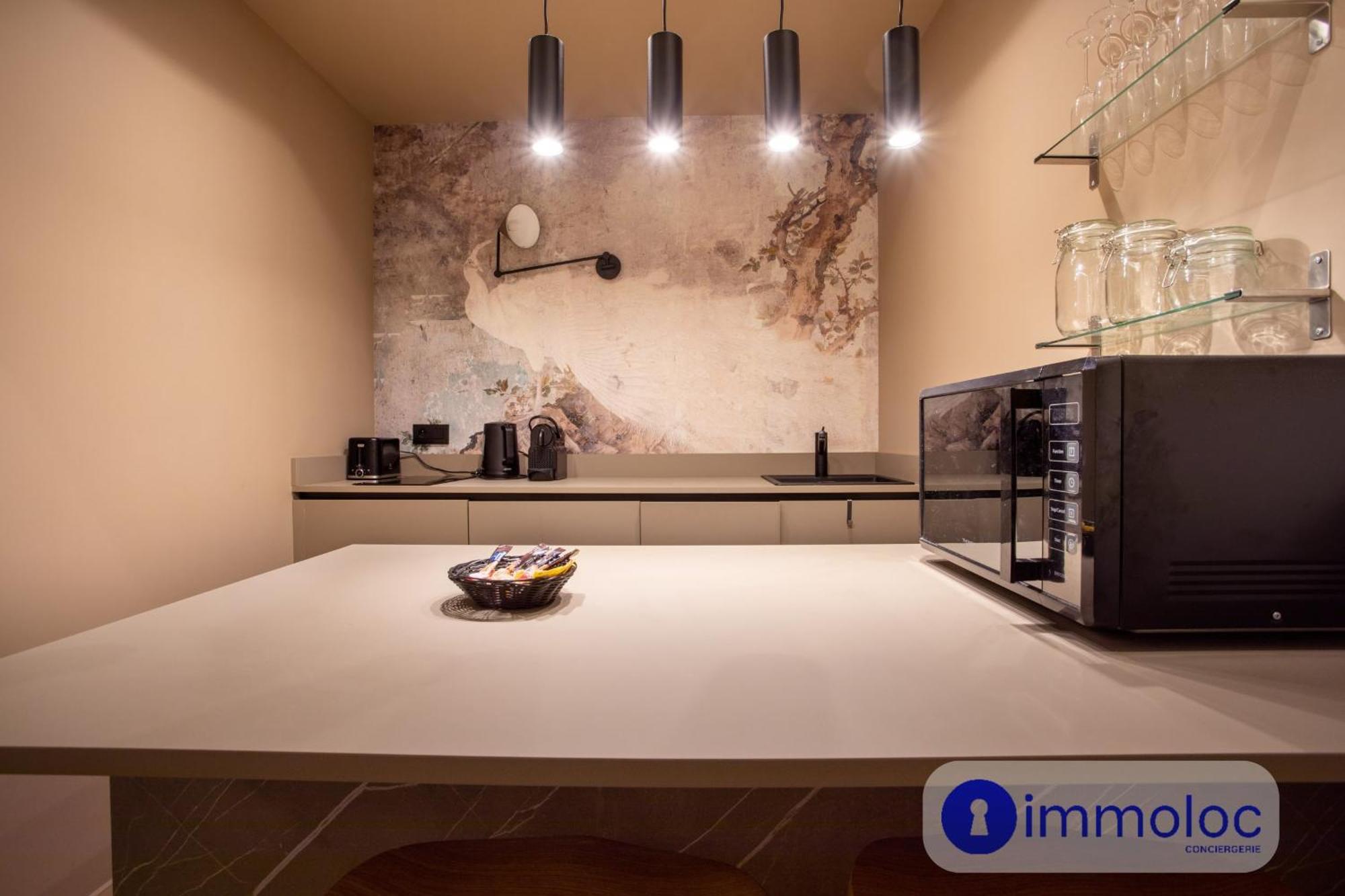 Air-conditioned In Old Nice