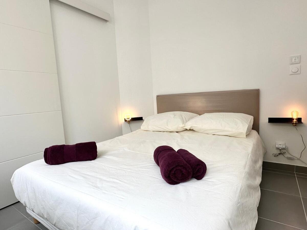 Apartment Port Of - With Balcony