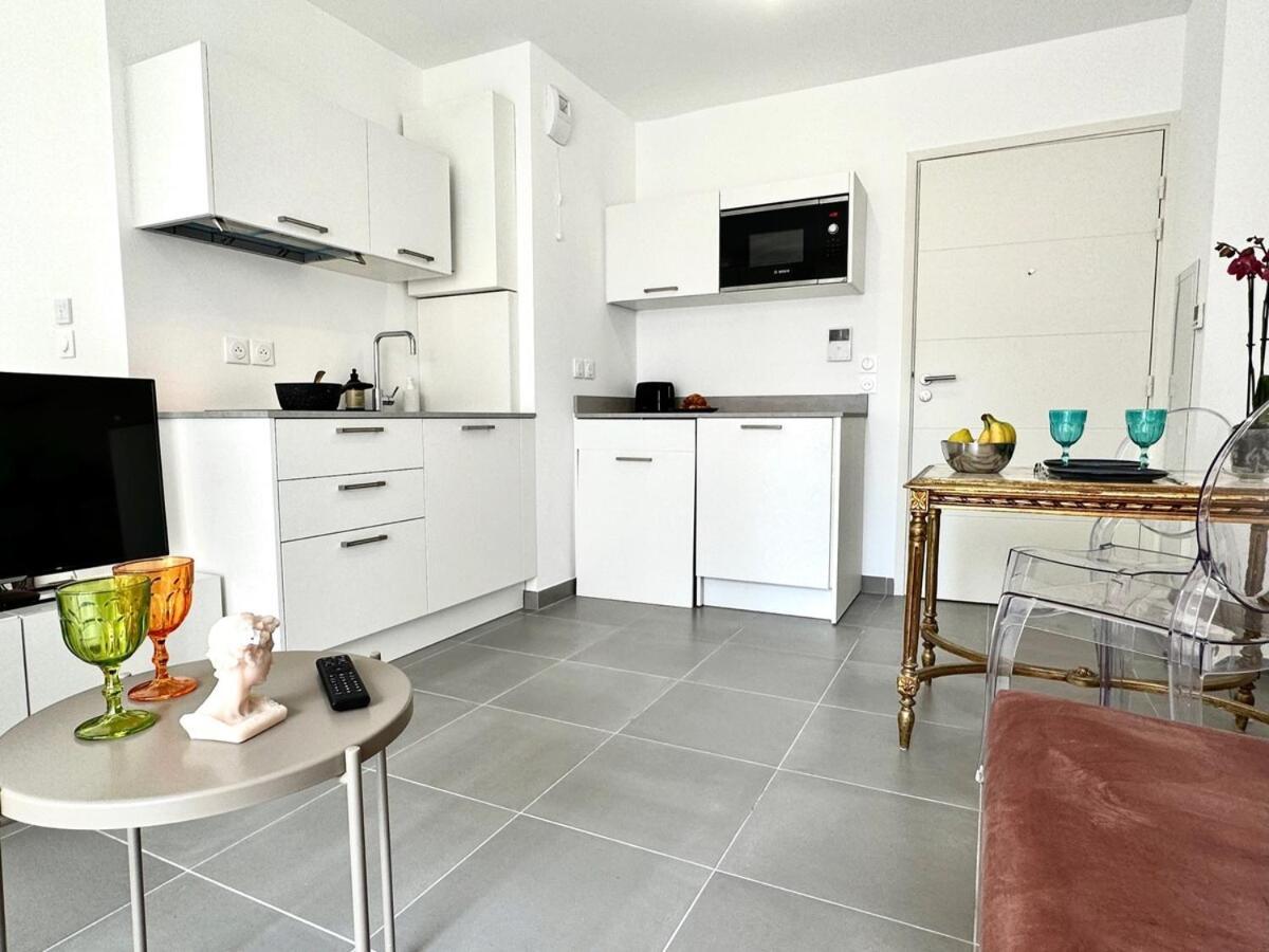 Port Of - With Balcony Nice