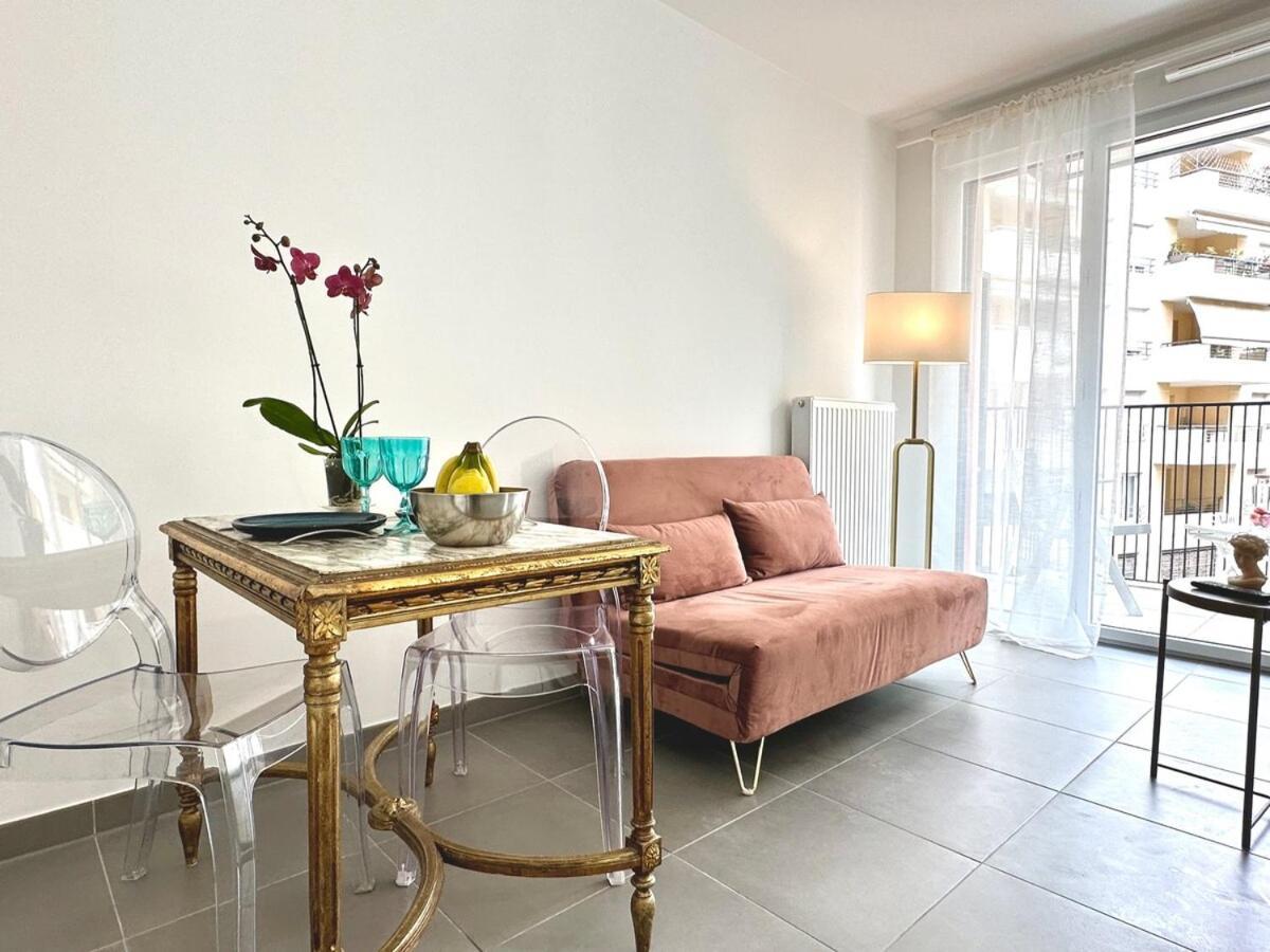 Apartment Port Of - With Balcony