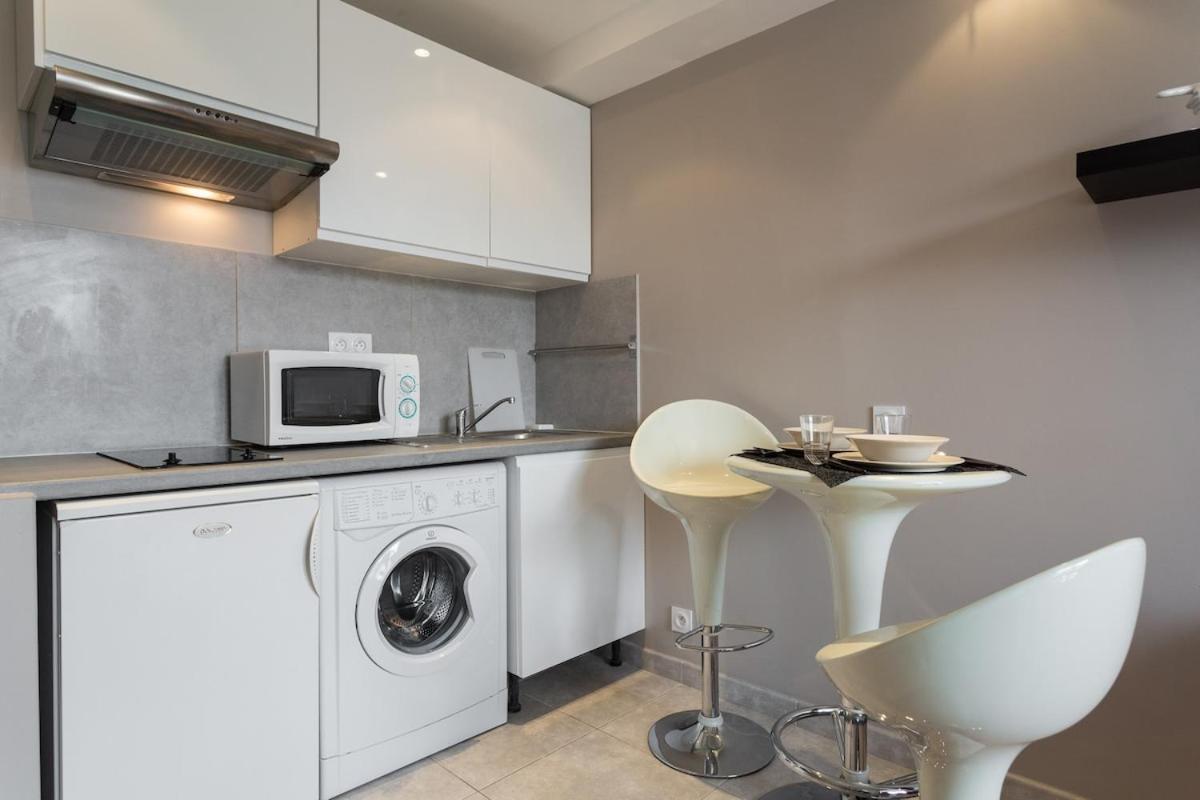 Flat Near Sea And Center *