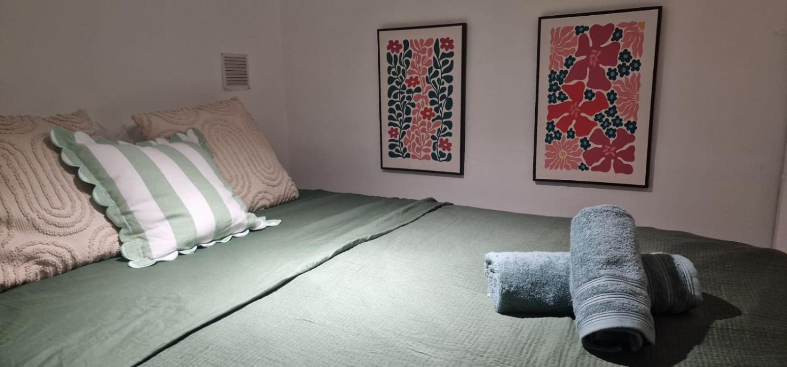 Sunset Atypical With Air Conditioning *