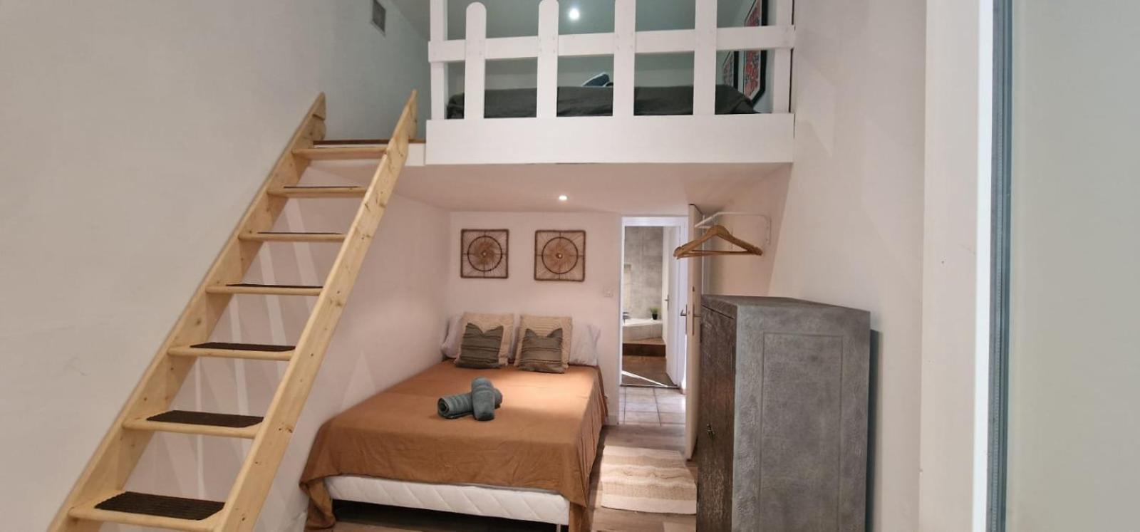 Sunset Atypical With Air Conditioning Holiday home