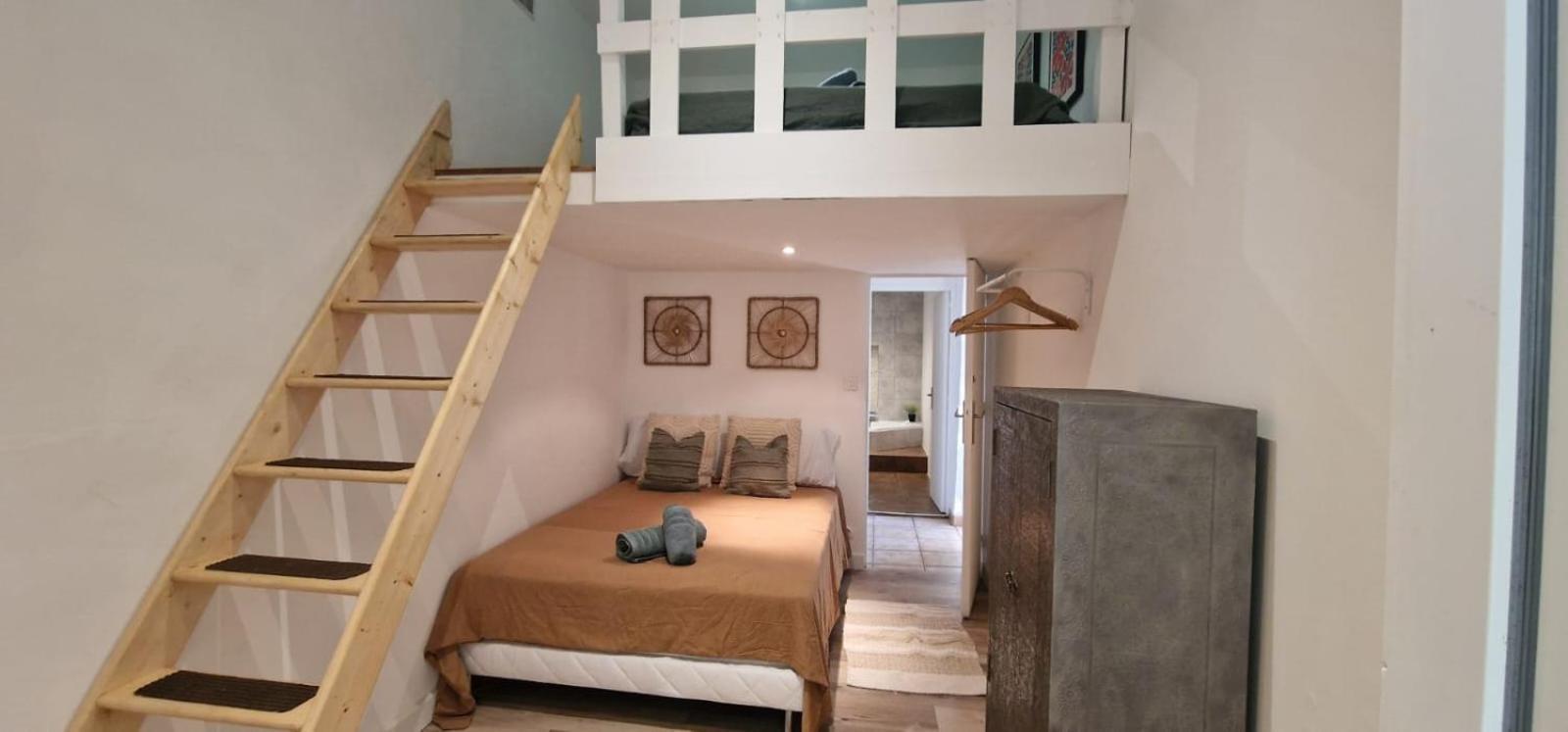 Sunset Atypical With Air Conditioning * Nice