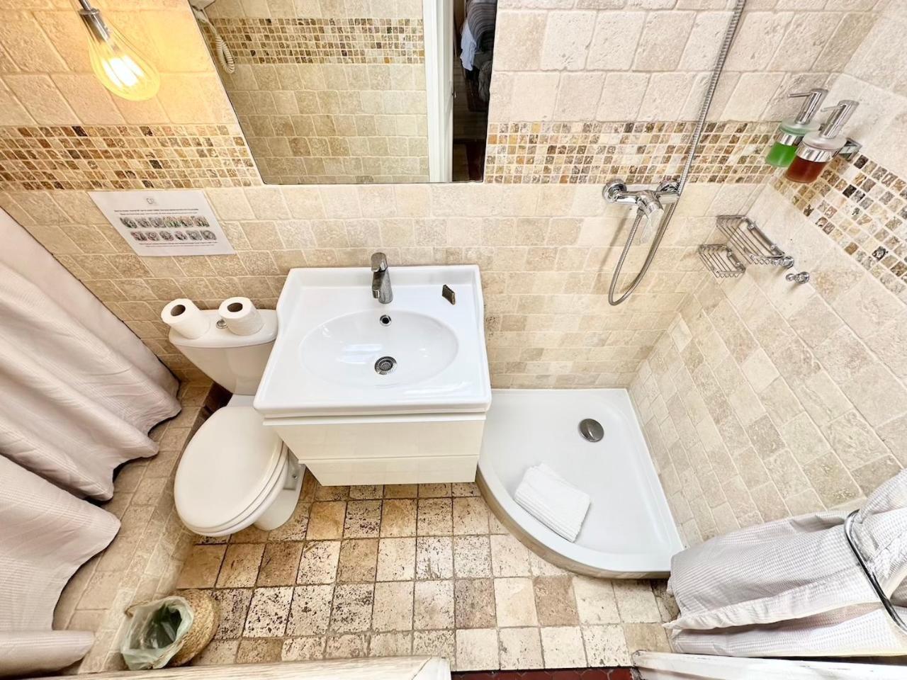 Ersextius, Ggb2, * Nice