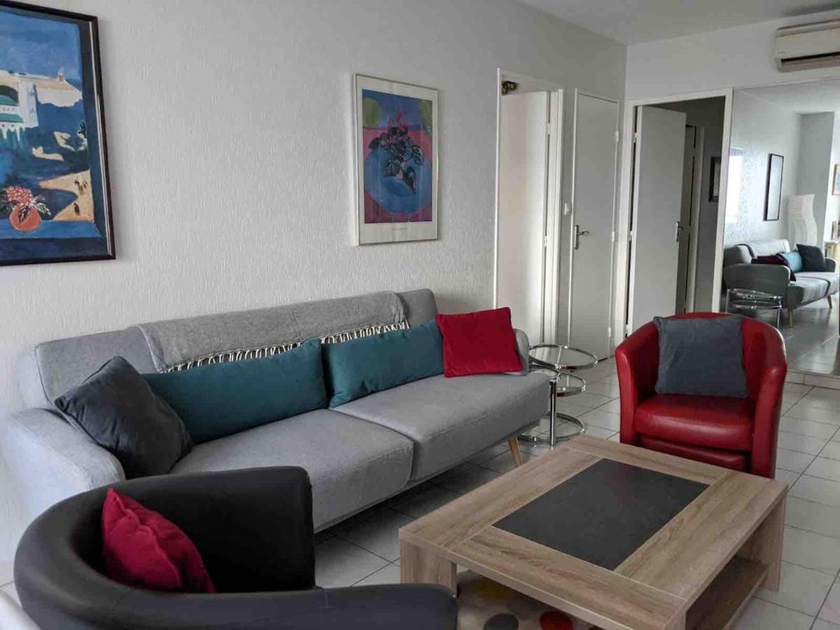 Spacious 2 Bedroom 1 Block From Beaches - And The Tram Apartment *