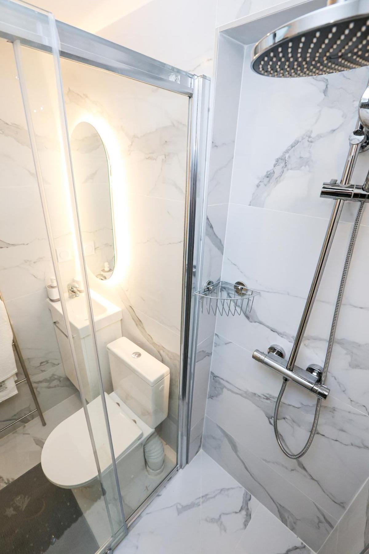 Cozy In Desambrois Apartment