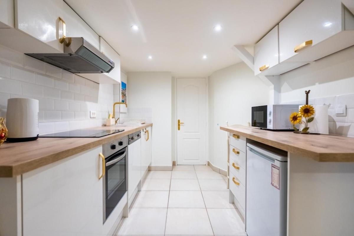 Cozy In Old Town Apartment