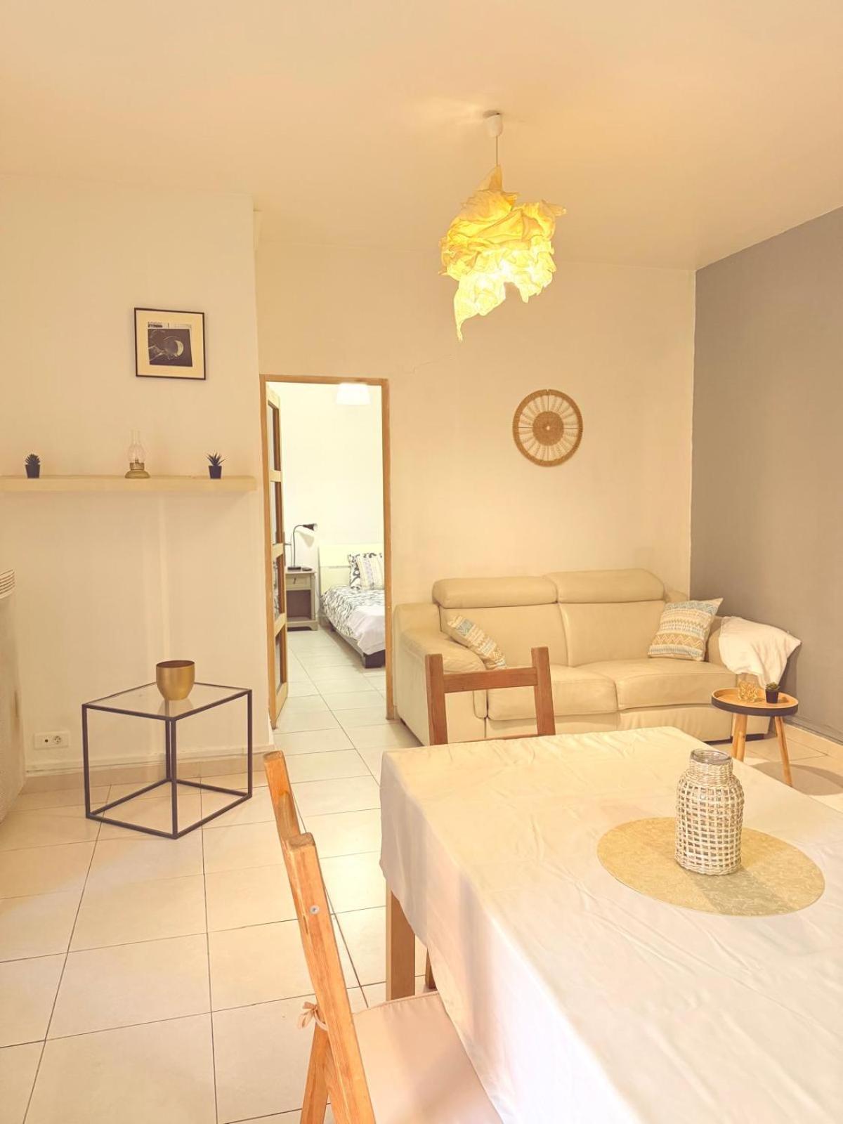 3 Pieces Pres Du Port De Nice