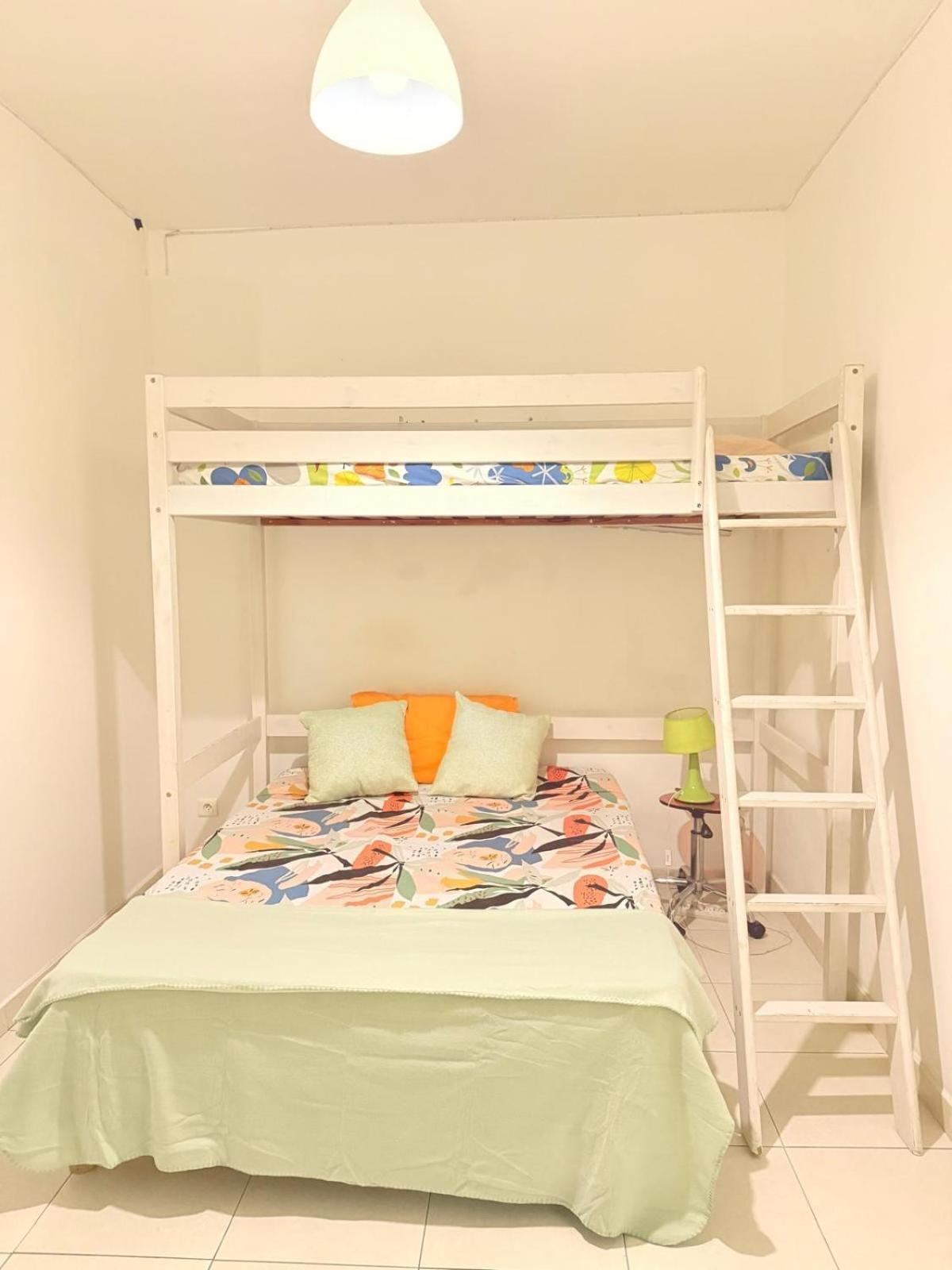 3 Pieces Pres Du Port De Nice