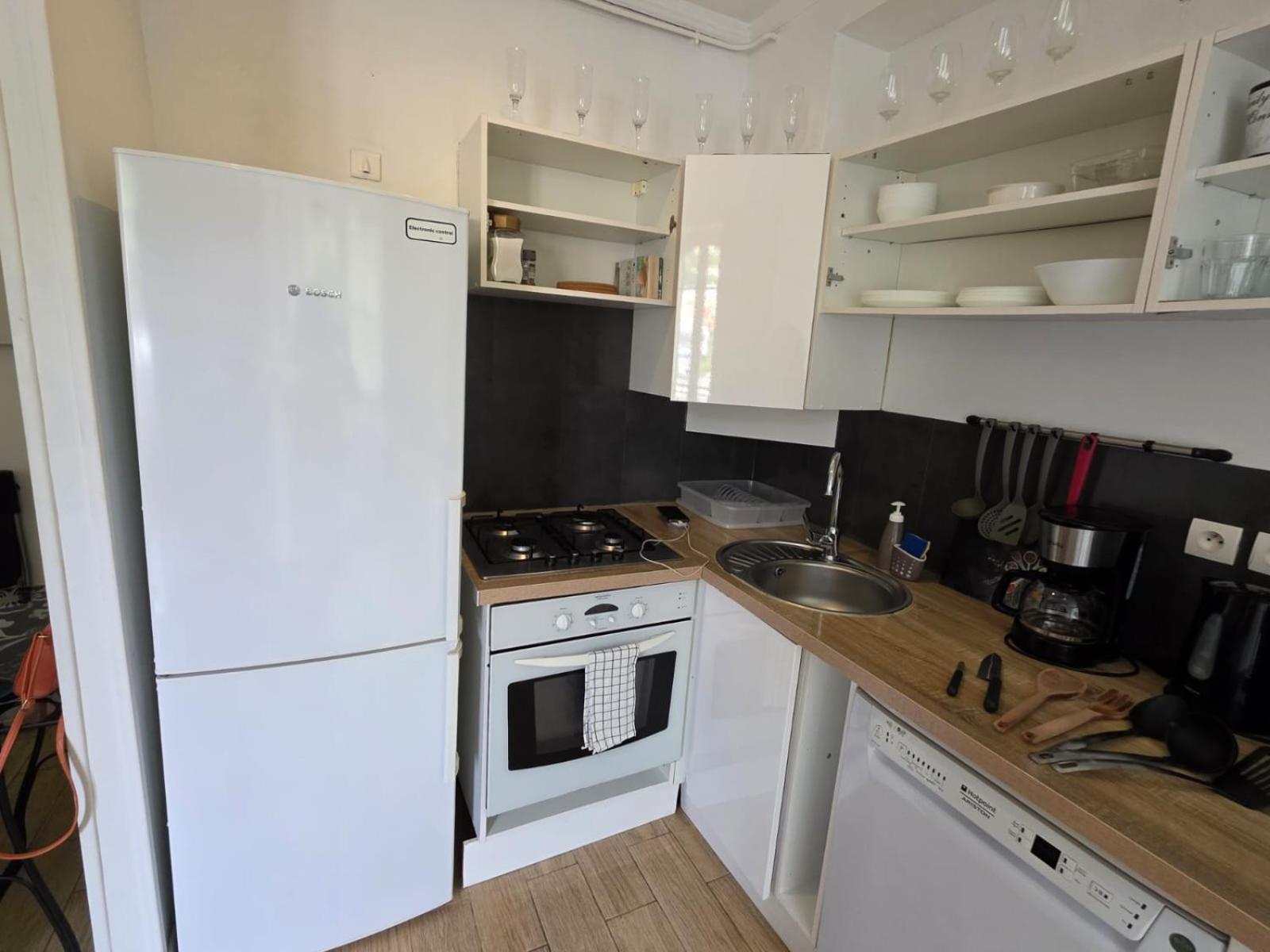 2 Spacious Bedrooms Near Riquier Station! * Nice