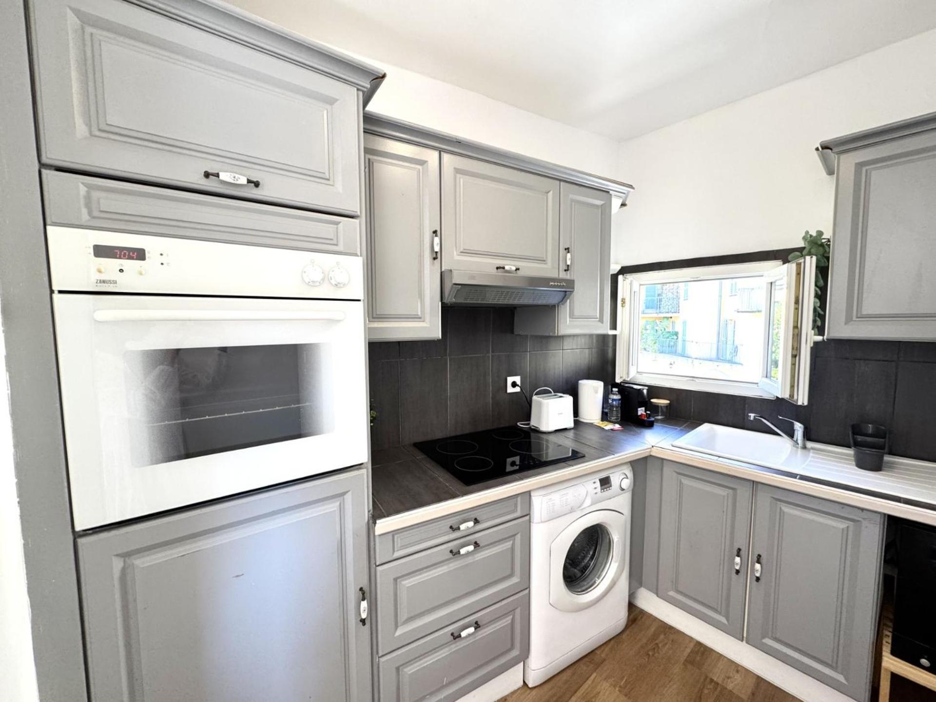 Riviera - Les Toits D Augustin - Bright With A C - Old Town