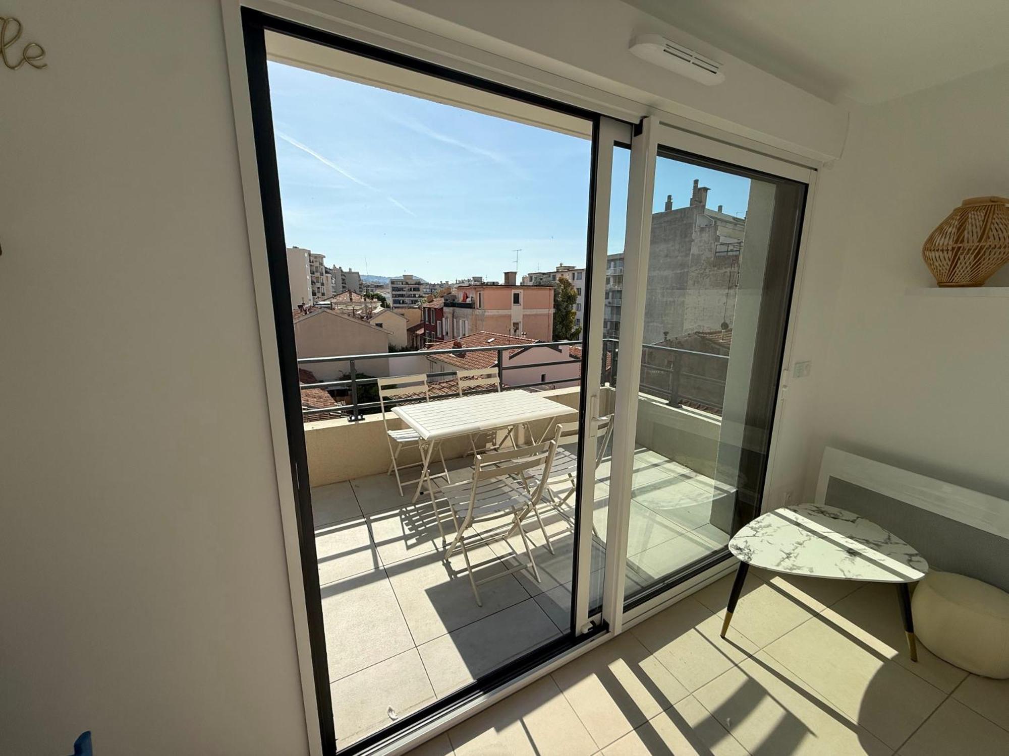 T2 Avec Terrasse Et Parking Prive Au Coeur De *