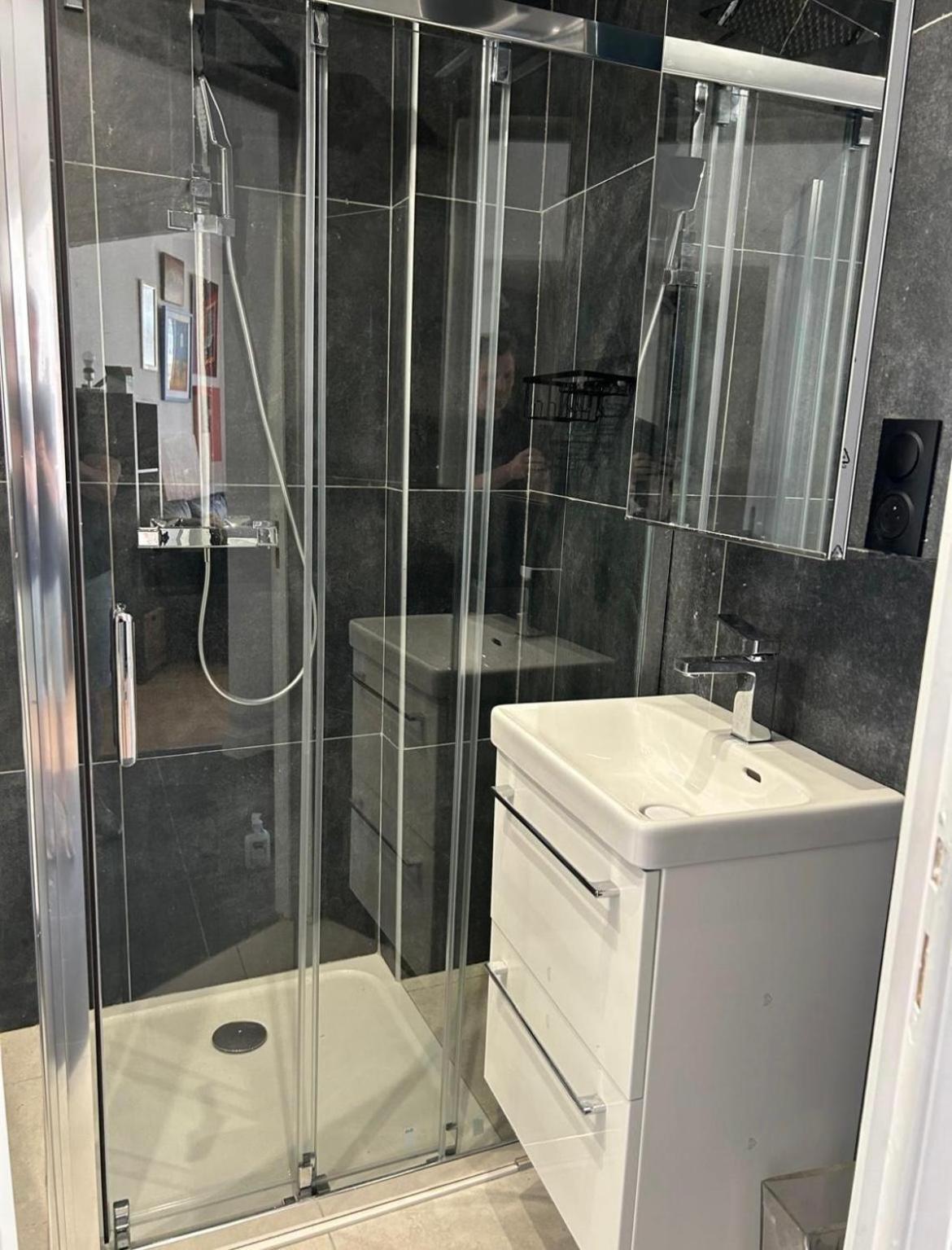 Bed & Breakfast Shared Flat In Liberation Nice