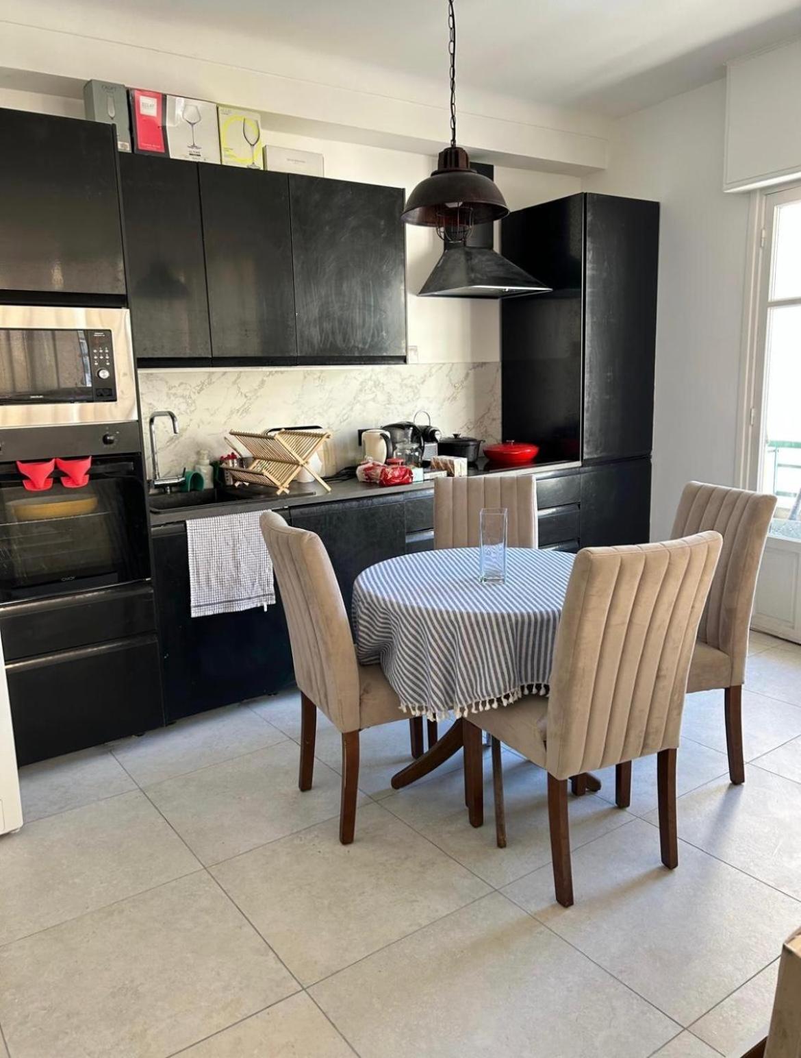 Bed & Breakfast Shared Flat In Liberation