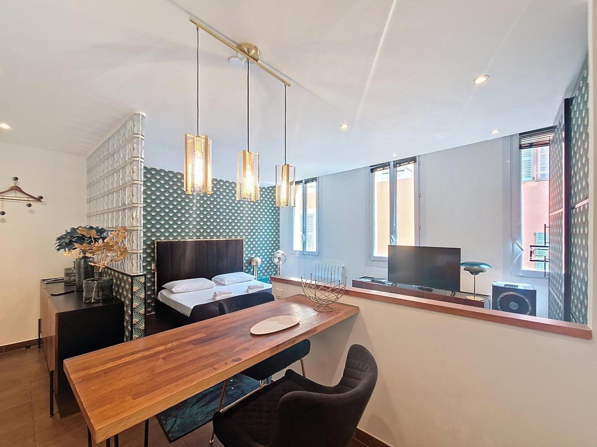 Nestor&jeeves - Reflet Dor - Vieux - Near Nice