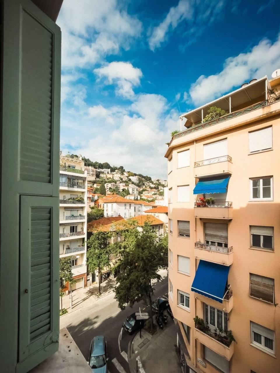 Typical Neighborhood 15 Min From * Nice