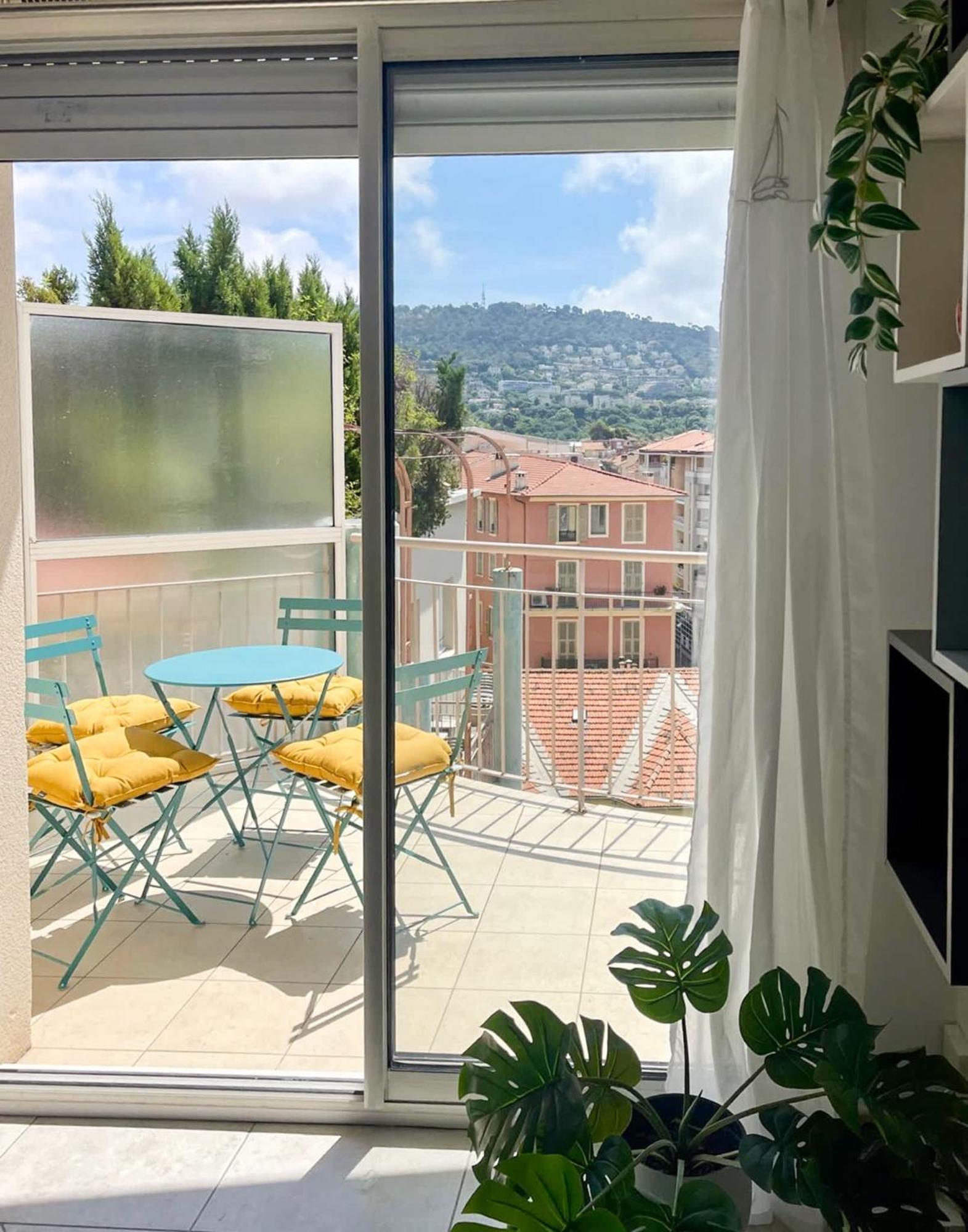 Risso - Charming One Bedroom With A Balcony