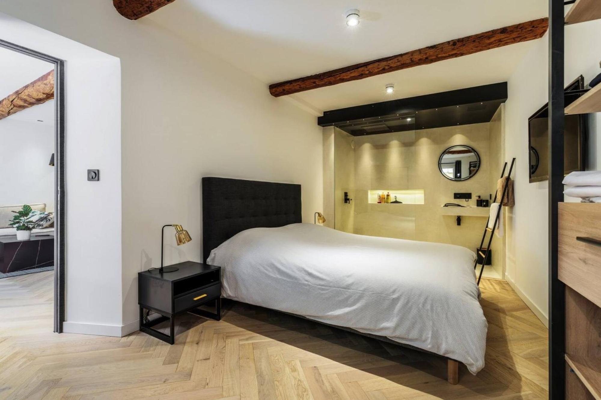 De Charme En Plein Coeur Du Vieux Nice