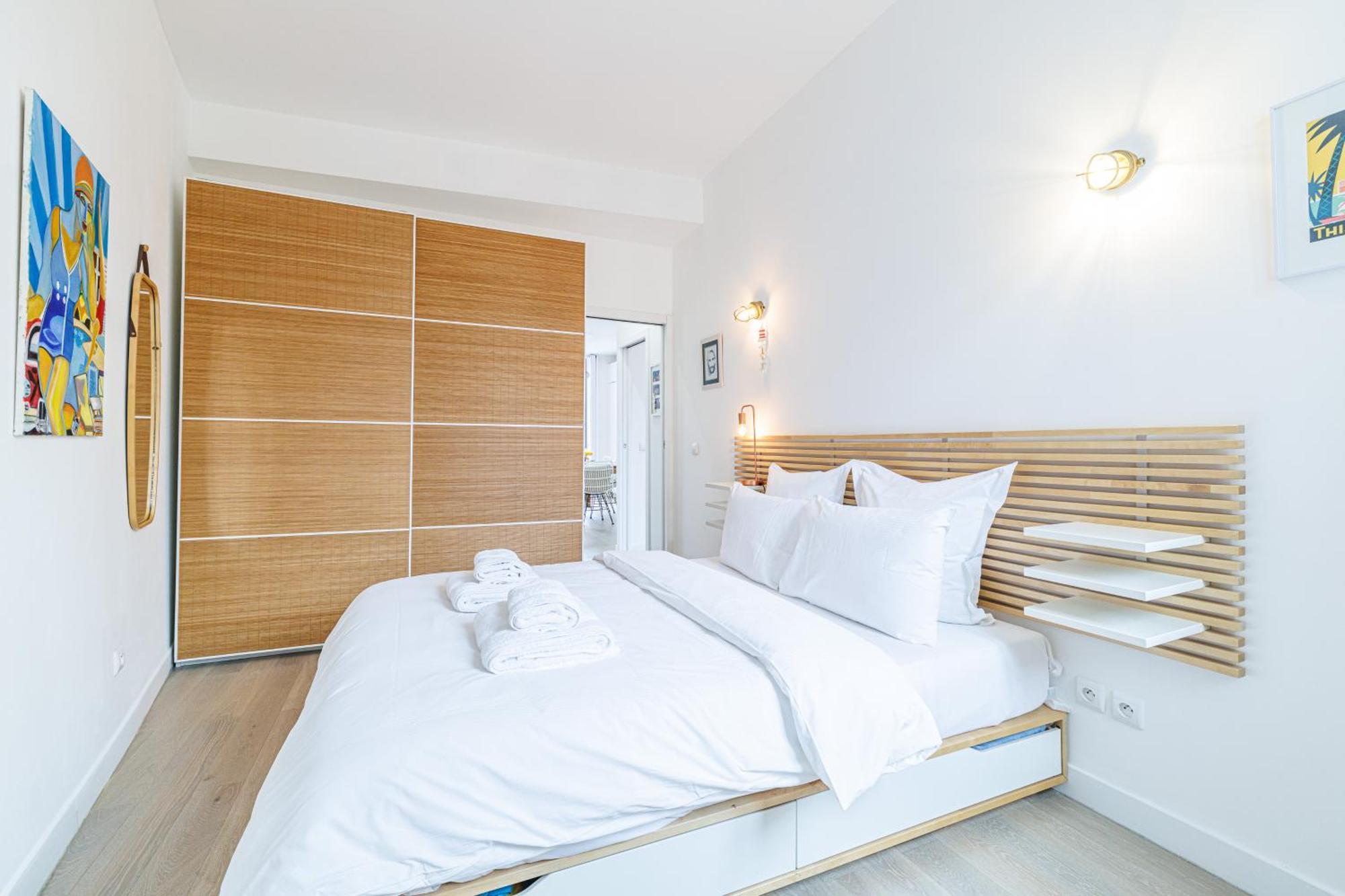 Sunlight - Archibald - Port Area, 2 Bedrooms, Stunning With Balcony & Parking