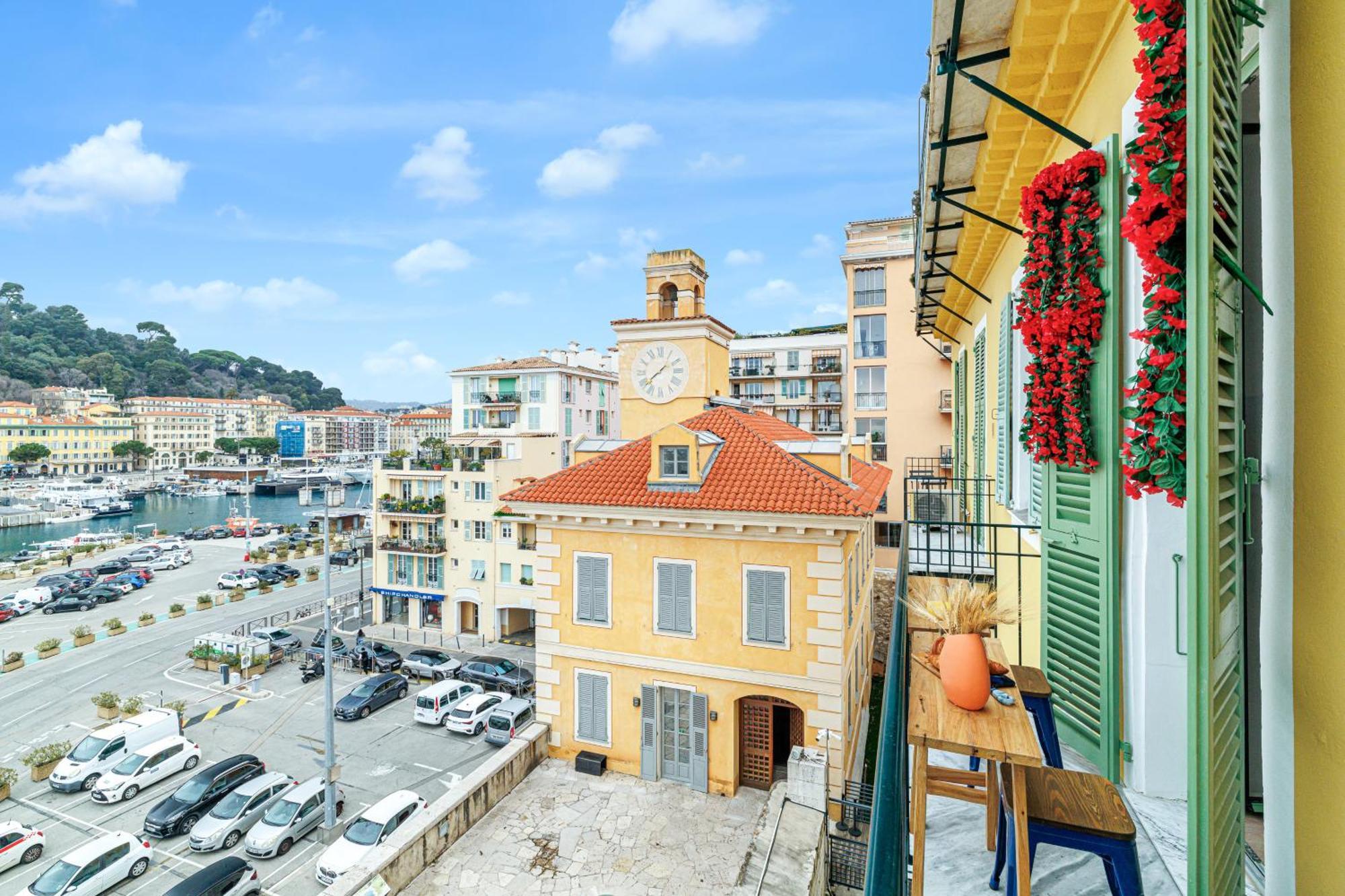 Sunlight - Archibald - Port Area, 2 Bedrooms, Stunning With Balcony & Parking Apartment *