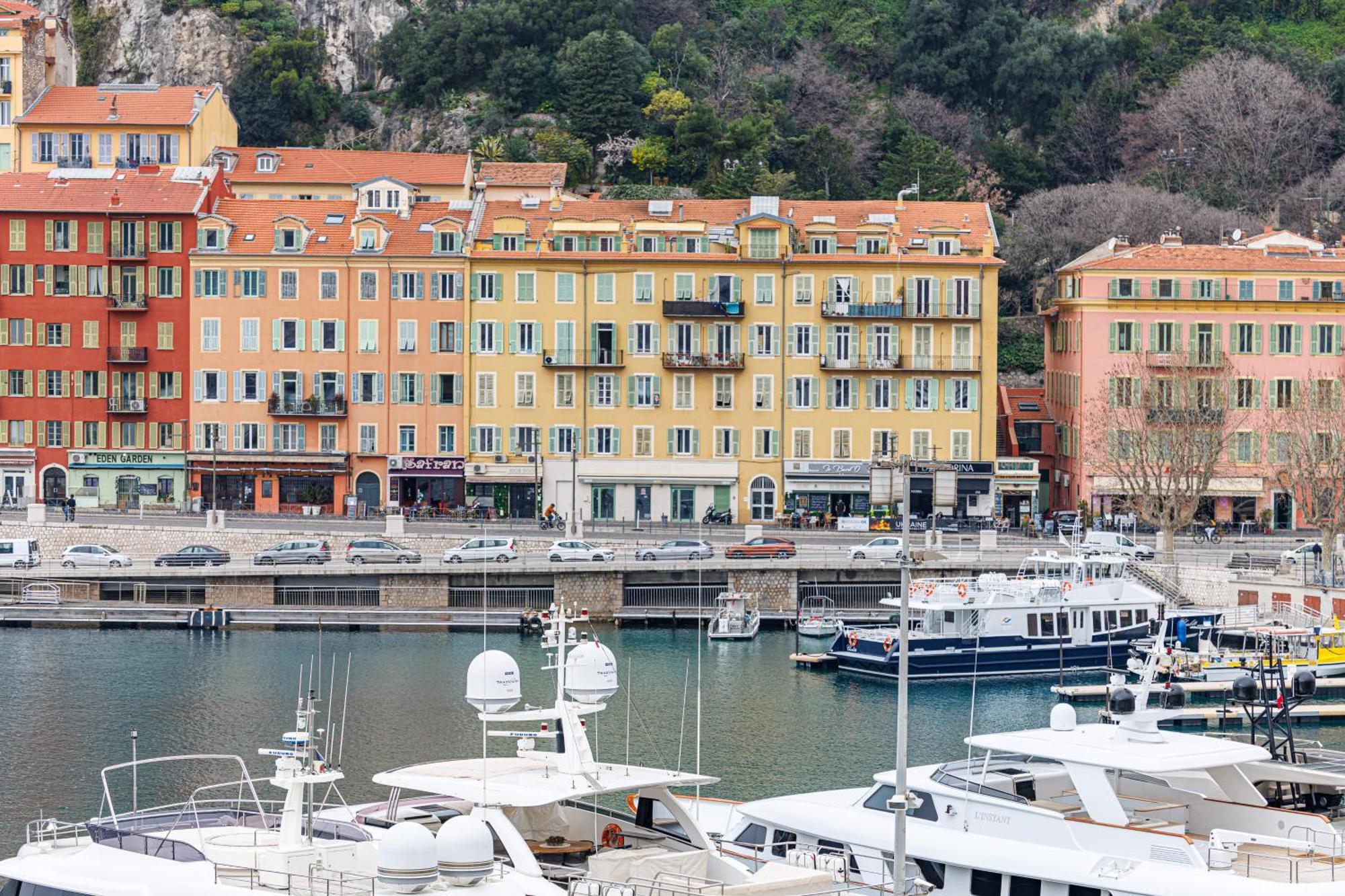 Apartment Sunlight - Archibald - Port Area, 2 Bedrooms, Stunning With Balcony & Parking