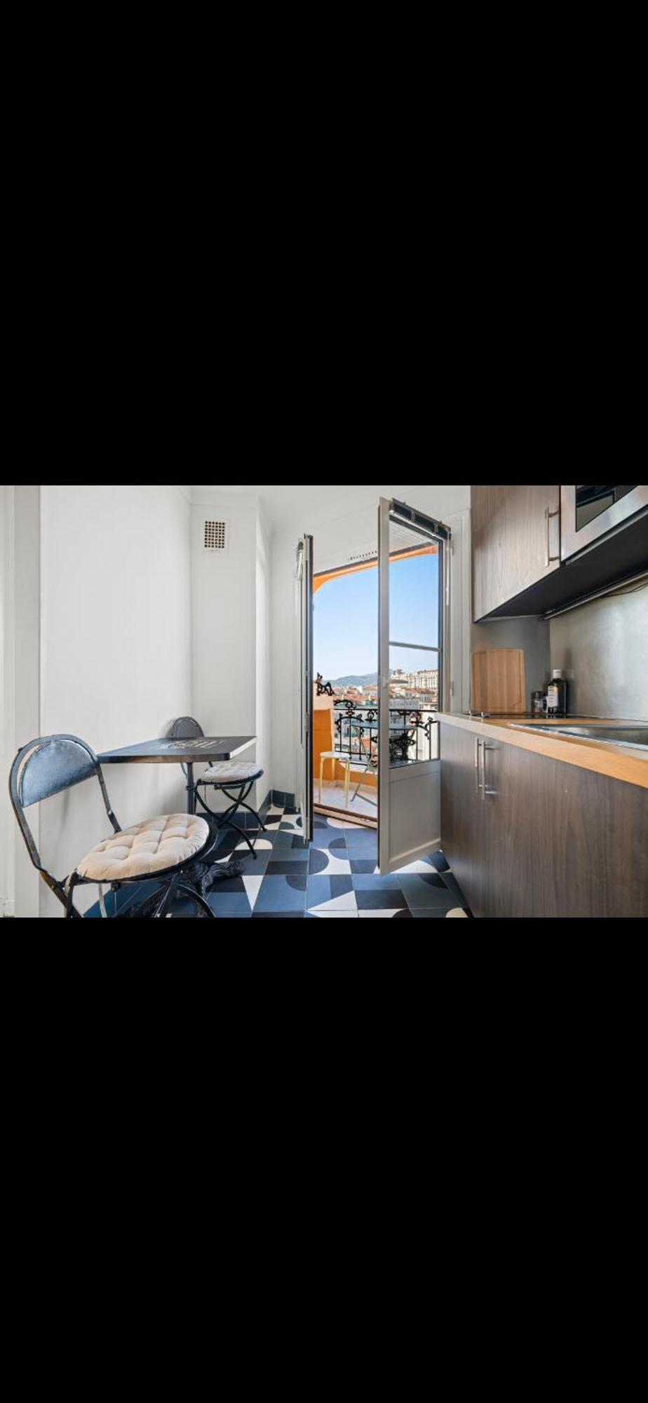 Superbe 2 Pieces Avec Balcons ! Nice