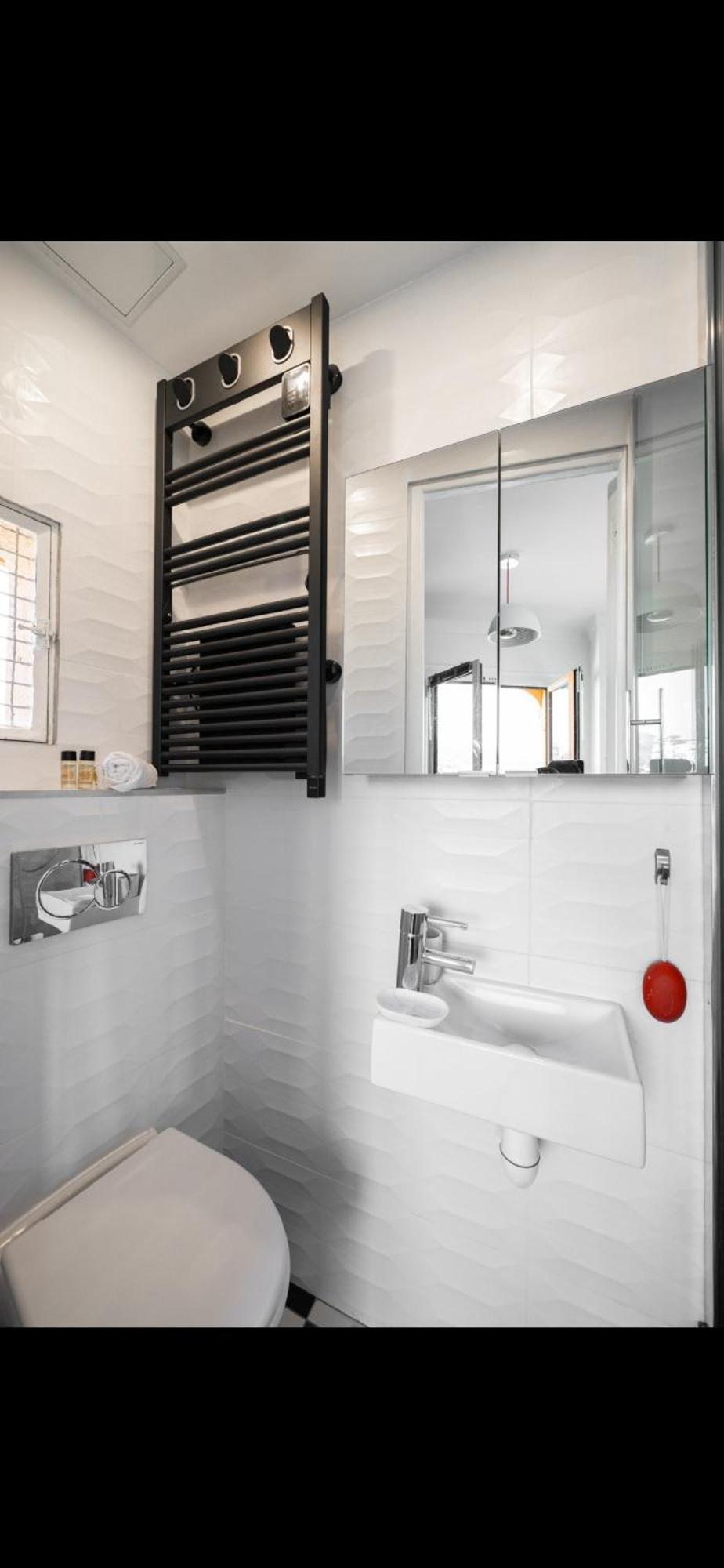 Apartment Superbe 2 Pieces Avec Balcons ! *