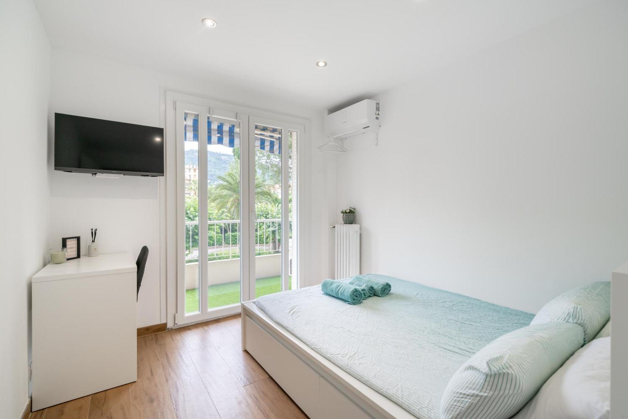 Modern Apartment, Steps From Tramway