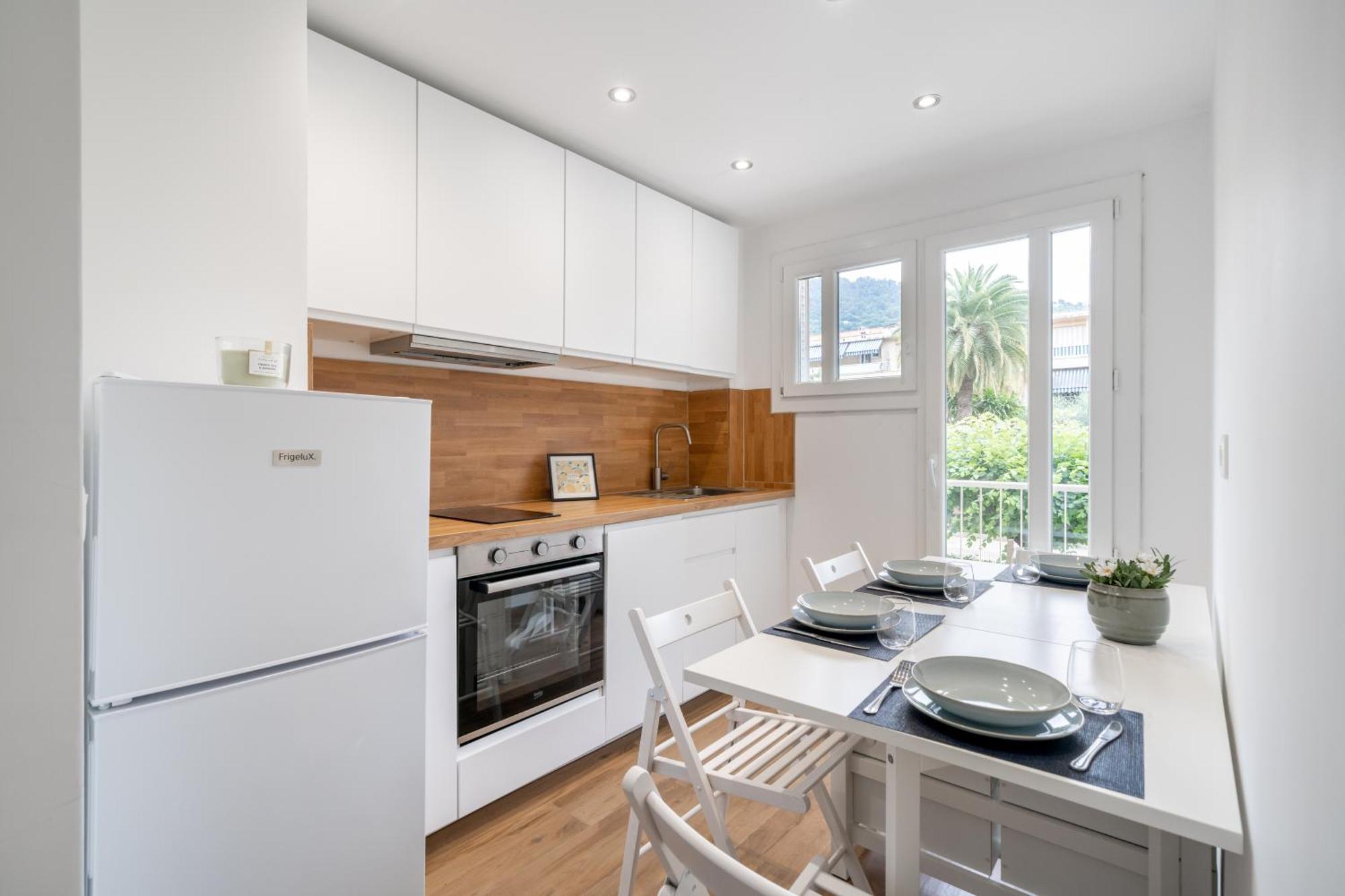 Modern Apartment, Steps From Tramway Apartment *