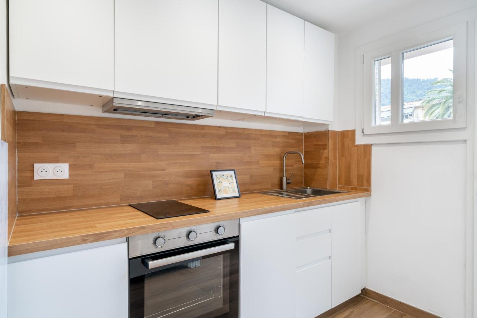 Modern Apartment, Steps From Tramway