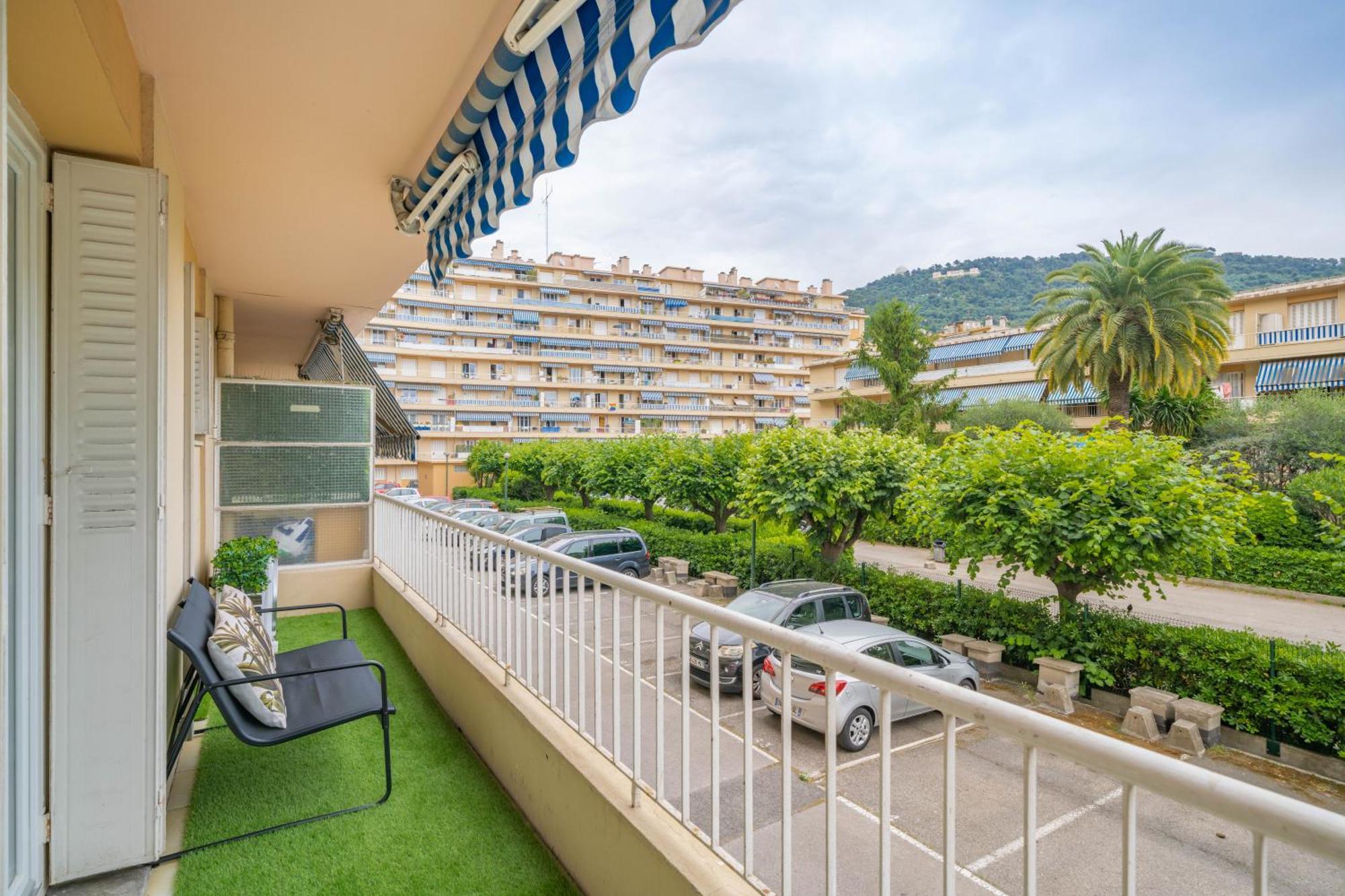 Modern Apartment, Steps From Tramway Apartment