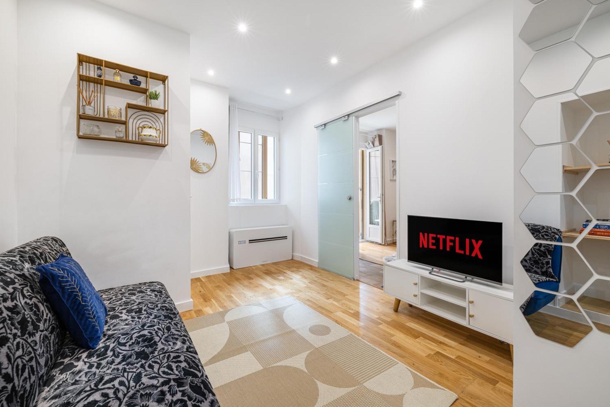Apartment Renting - 5 Massena - Elegant Air-conditioned Cocoon Quiet Patio Massena *