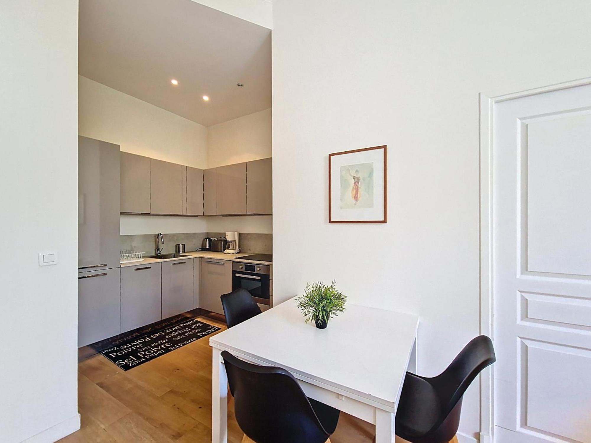 Nestor&jeeves - Jean Medecin - - Modern