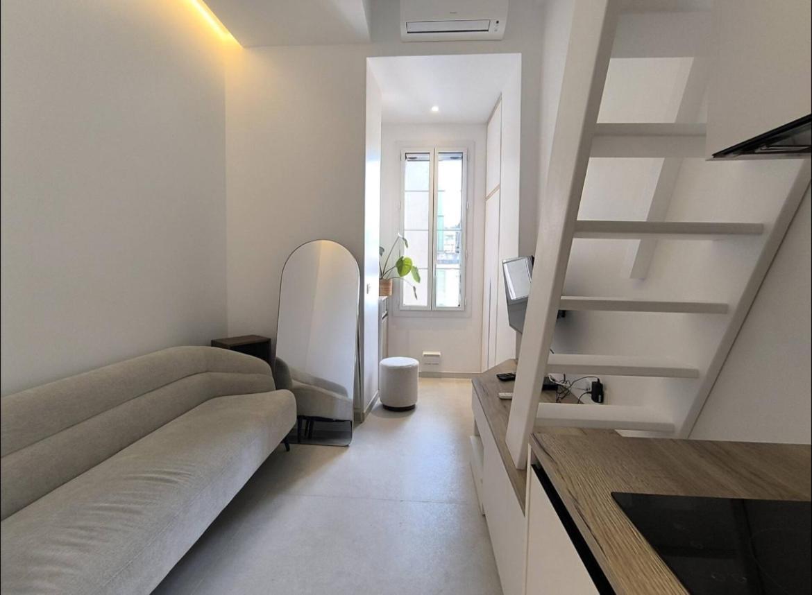 Nid Perche Avec Apercu A Pied ! Nice