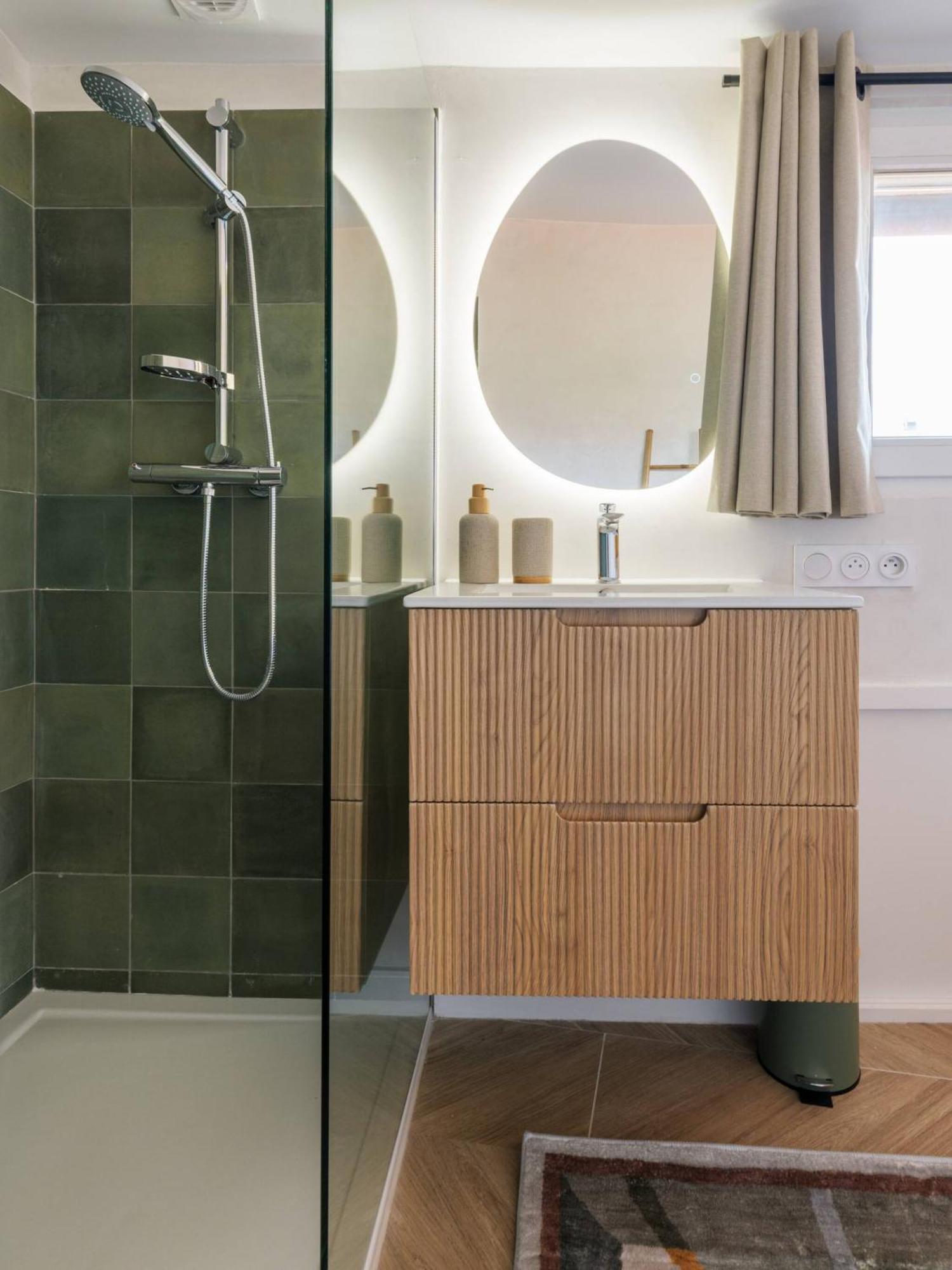 12, Boulevard Jean Jaures - *