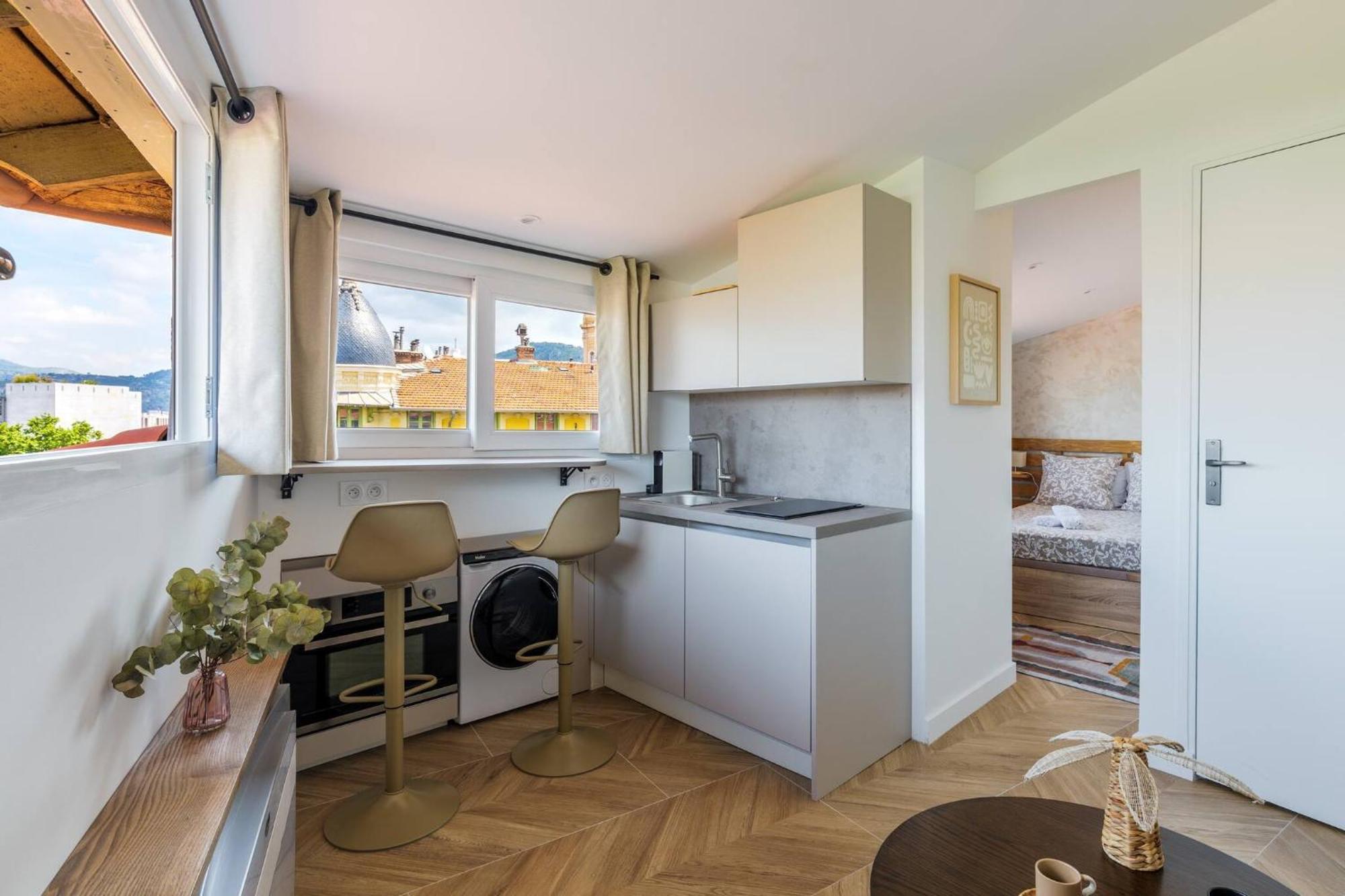 Apartment 12, Boulevard Jean Jaures -