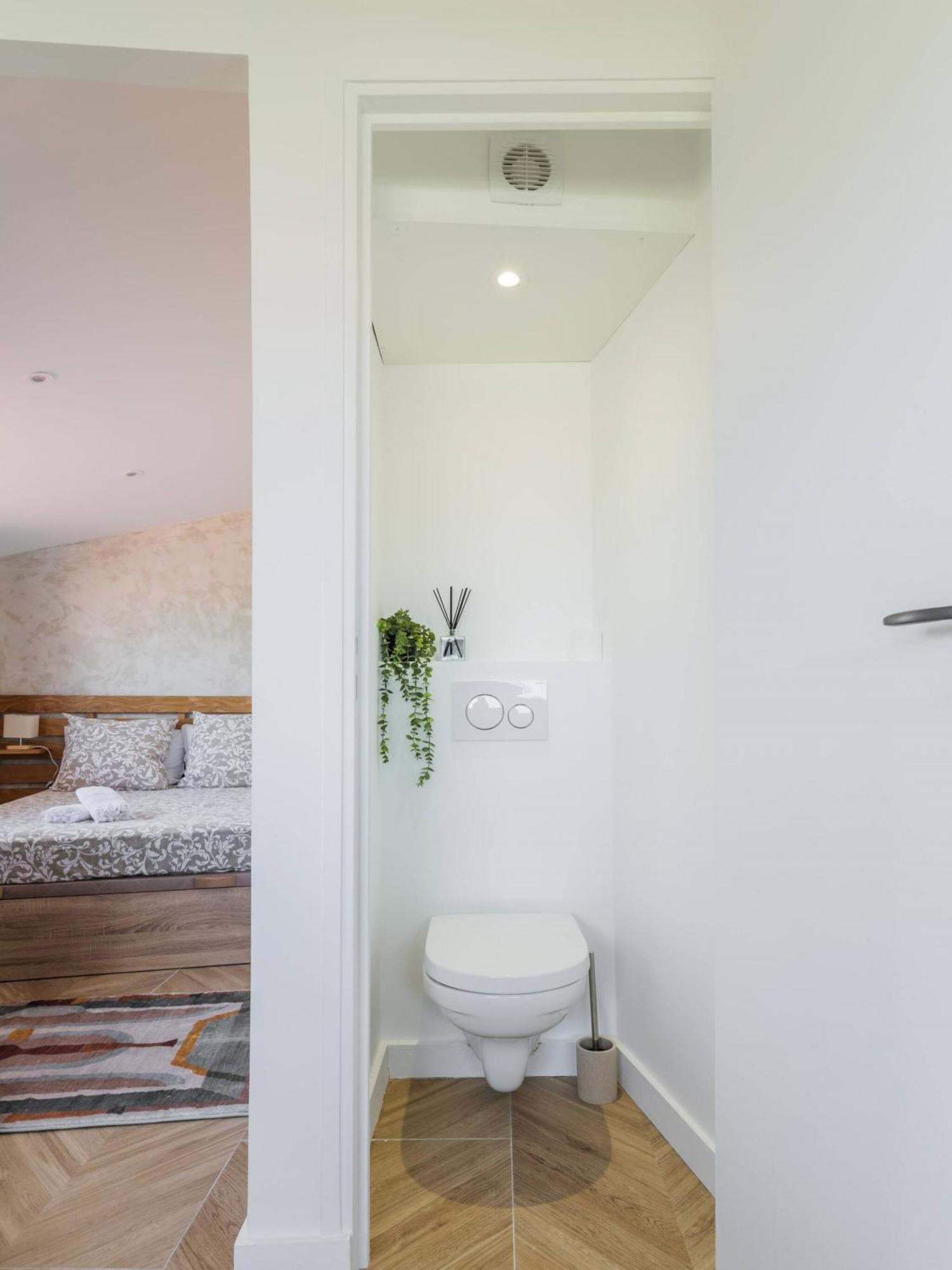 Apartment 12, Boulevard Jean Jaures - *