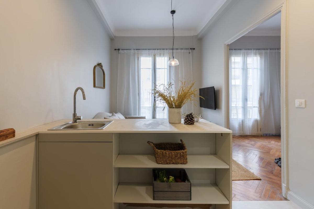 Moderne Proche Et Transports * Nice