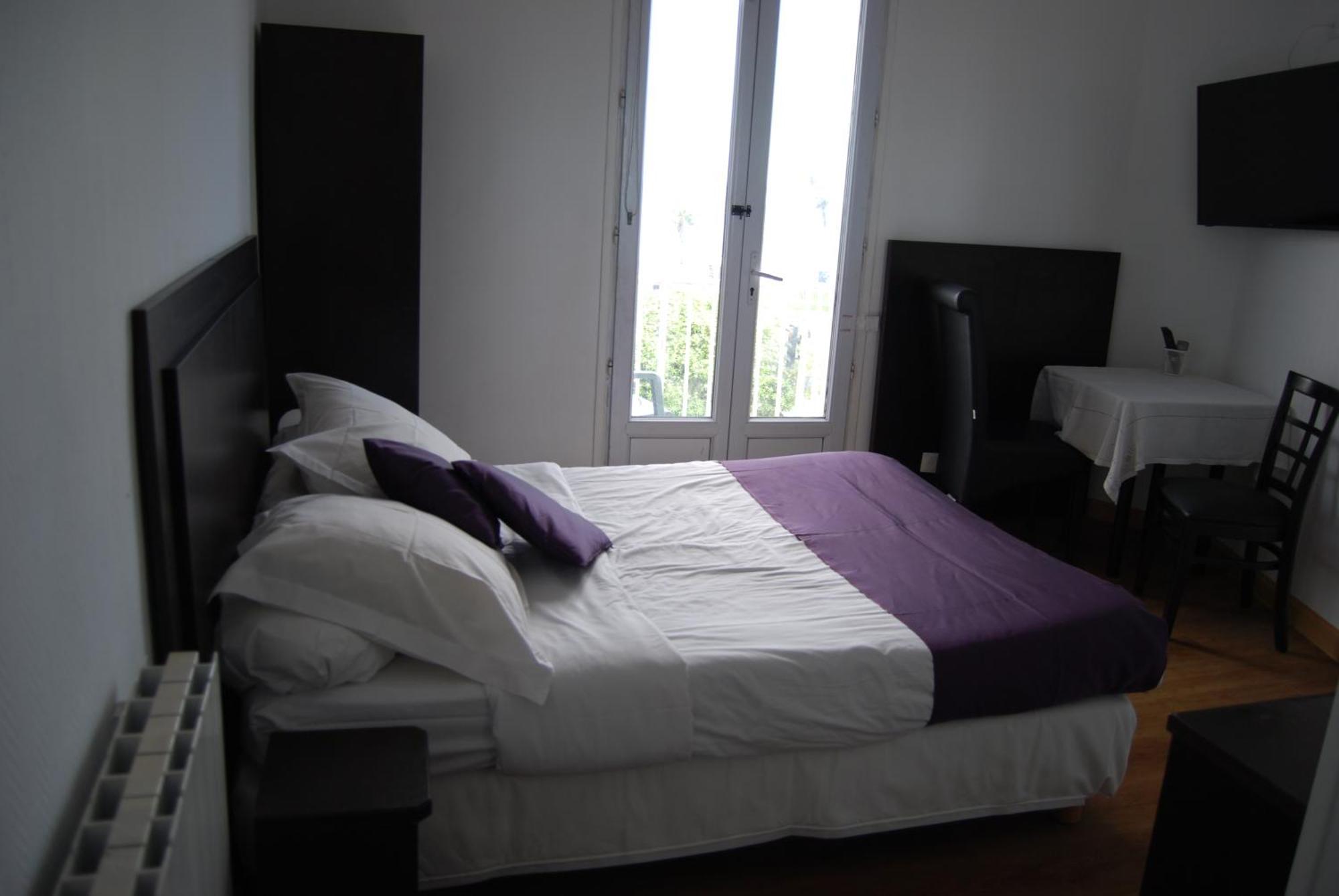 Azur Hotel