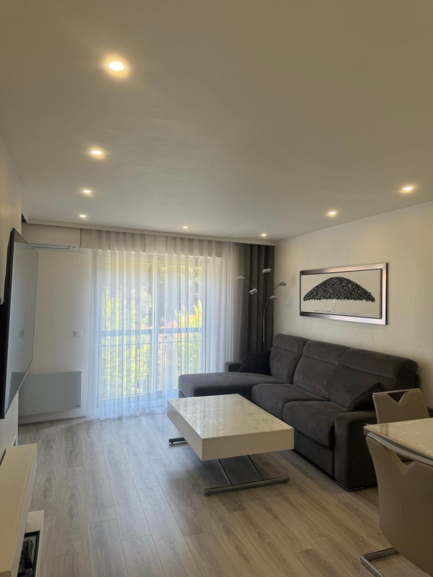 Neuf Pres De La Apartment