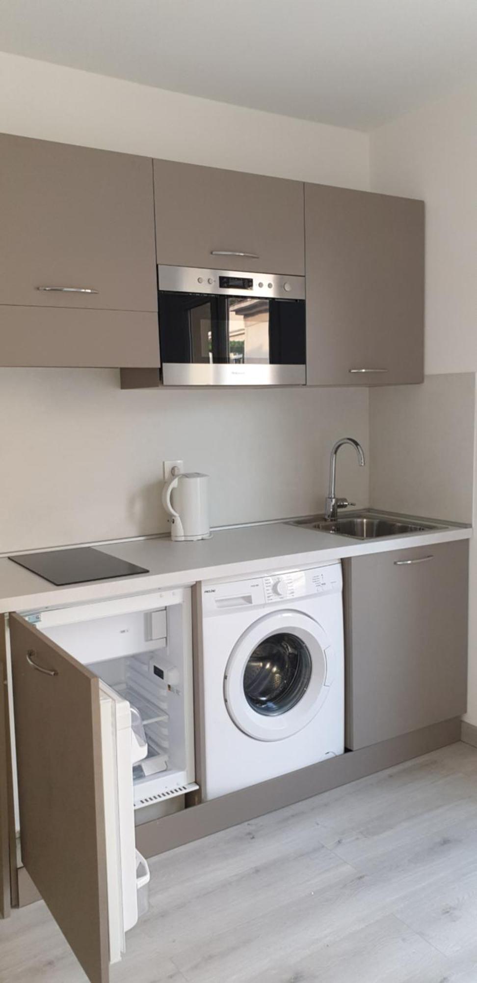 Place Close To The Ac Air , Wi Fi, Parking Apartment *