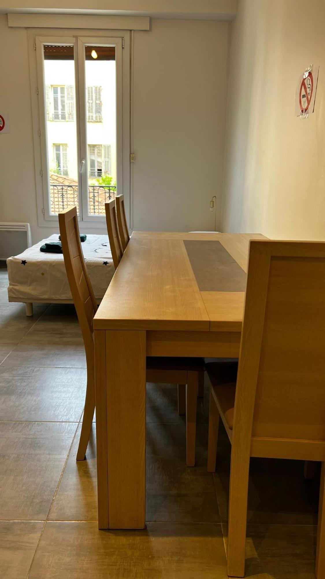 One Bedroom Near Train Station Apartment Nice