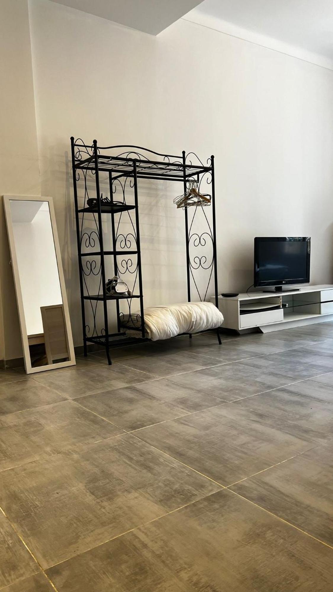 Apartment One Bedroom Near Train Station *