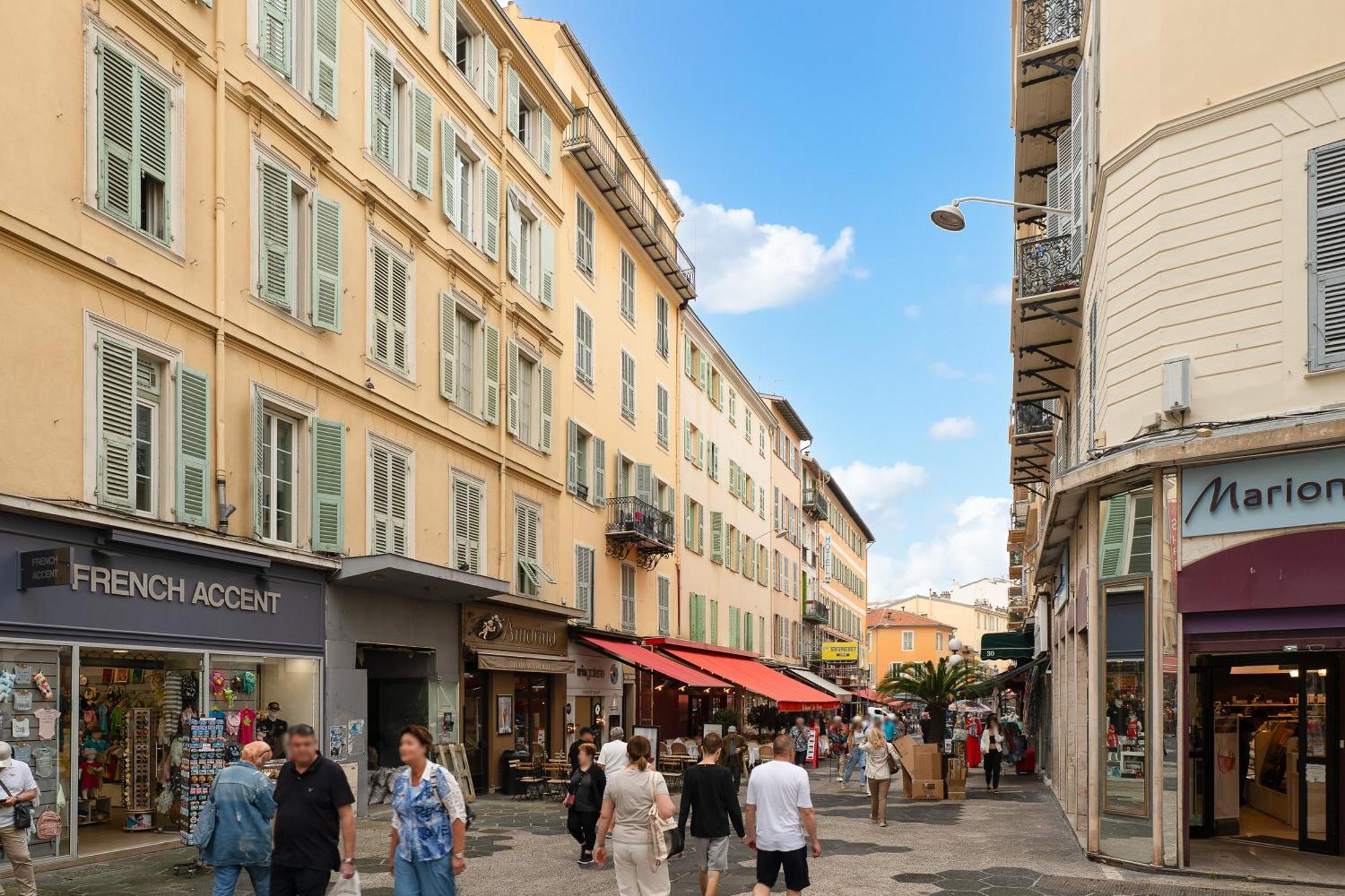 Renting - 35 Massena - Architect Flat Ultimate Charm Massena Center Apartment *