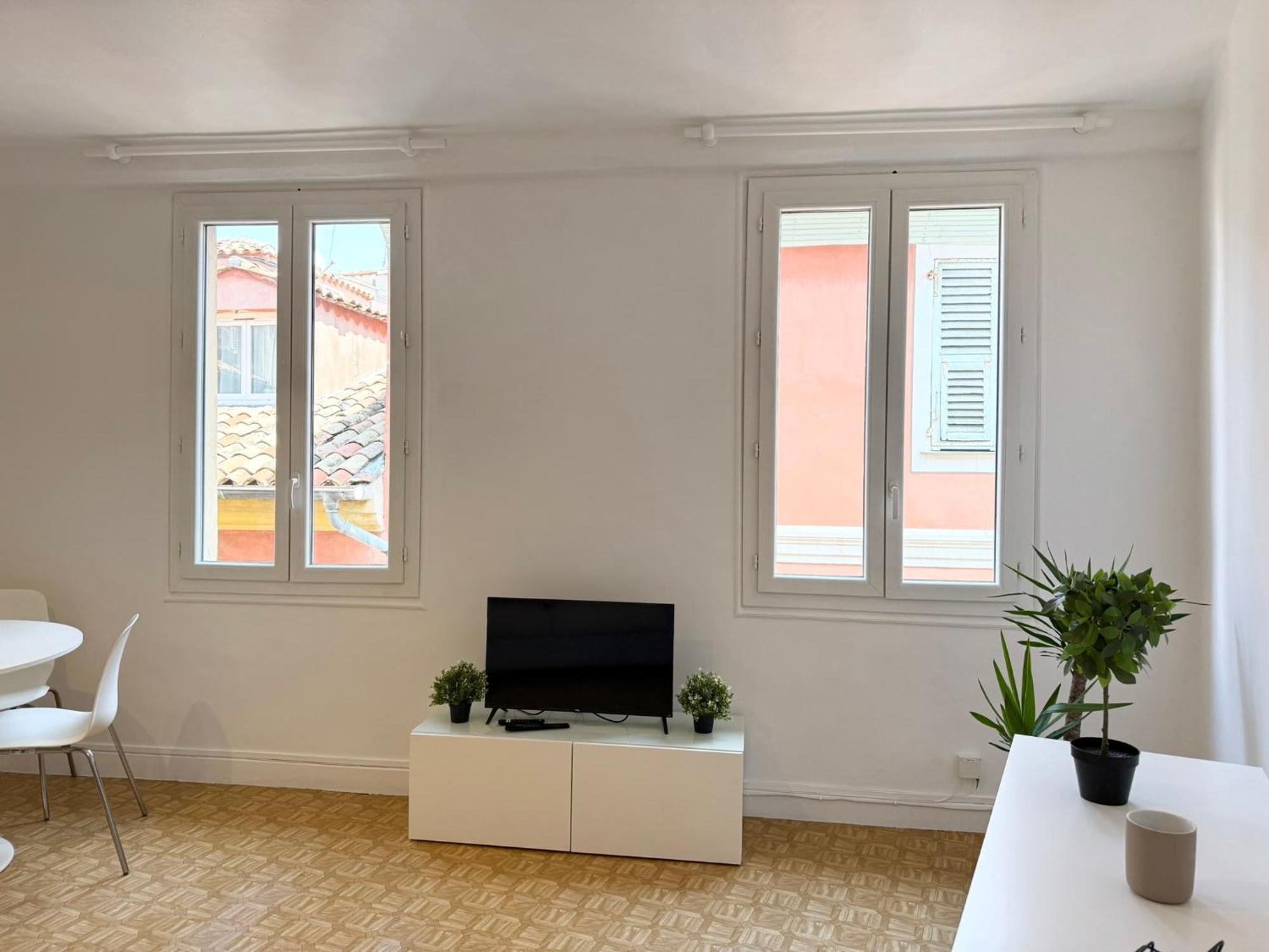 2 Pieces Proche Nice