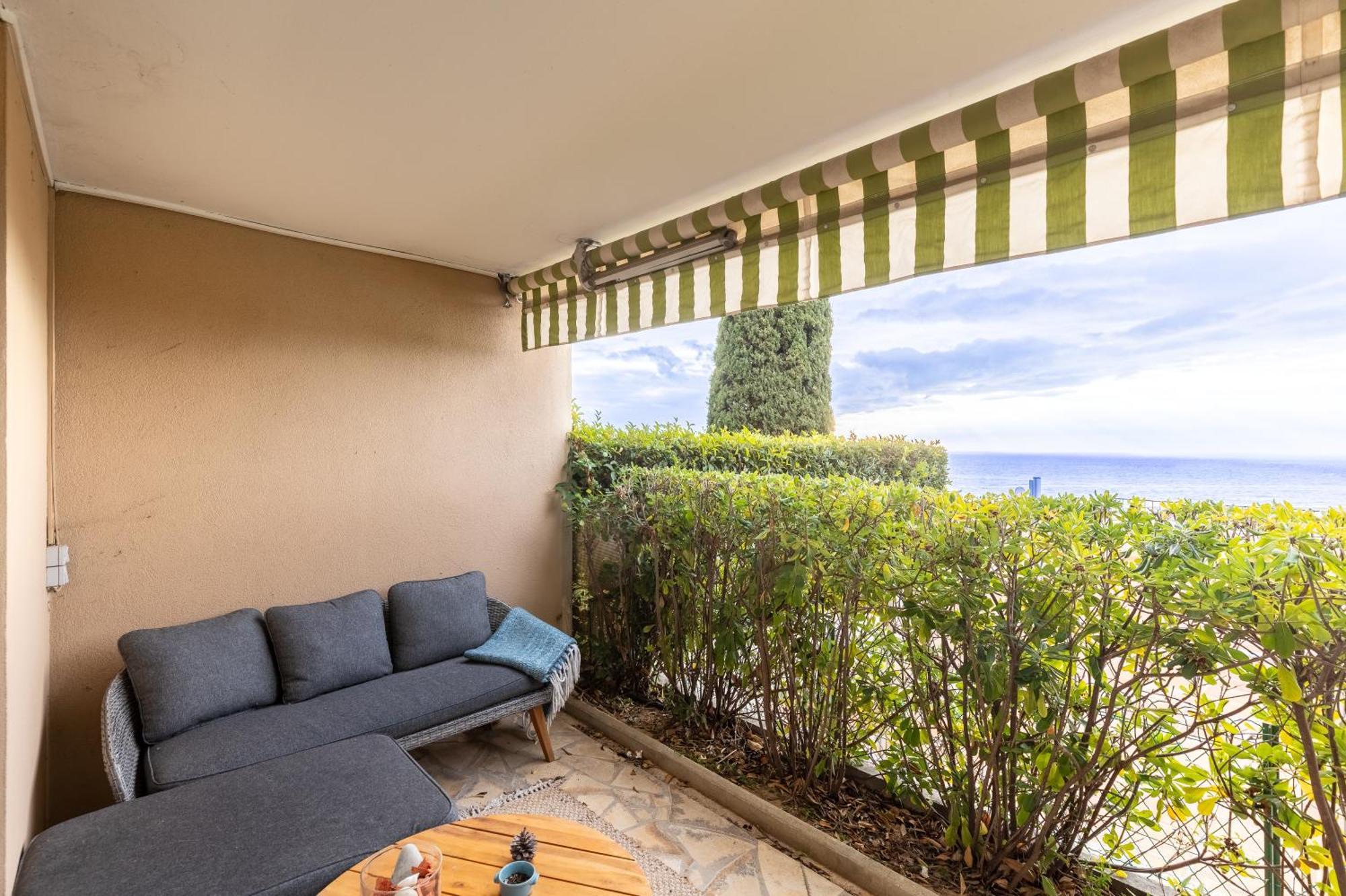 Luxury Residence, Garden Level With Sea View And Swimming Pool, 2bedroom Of Approximately 85 Square Meter And Private Garden Apartment