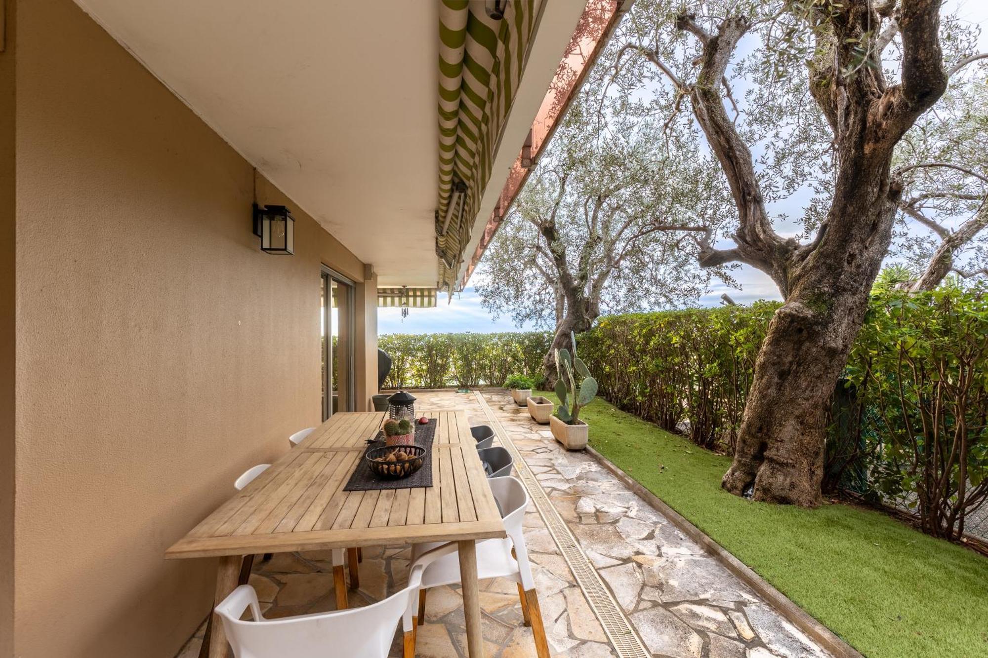 Luxury Residence, Garden Level With Sea View And Swimming Pool, 2bedroom Of Approximately 85 Square Meter And Private Garden Apartment *