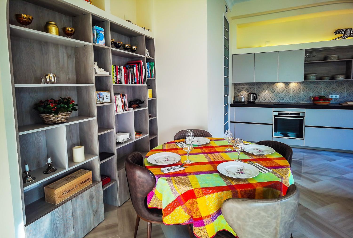 Apartment Elegant In Centre With Grand Terrace *